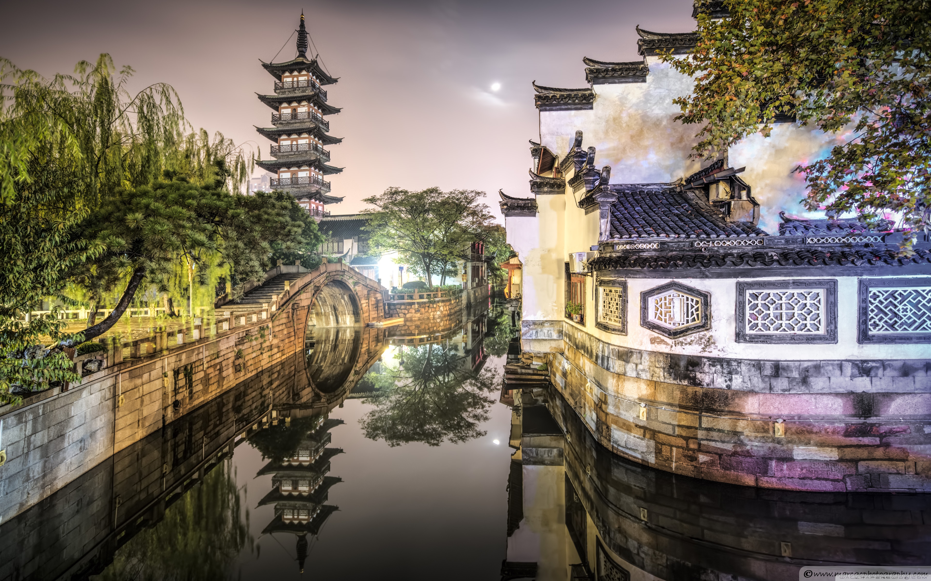 Canale cinese con pagoda notturna, 3840x2400 4K, Desktop 4K