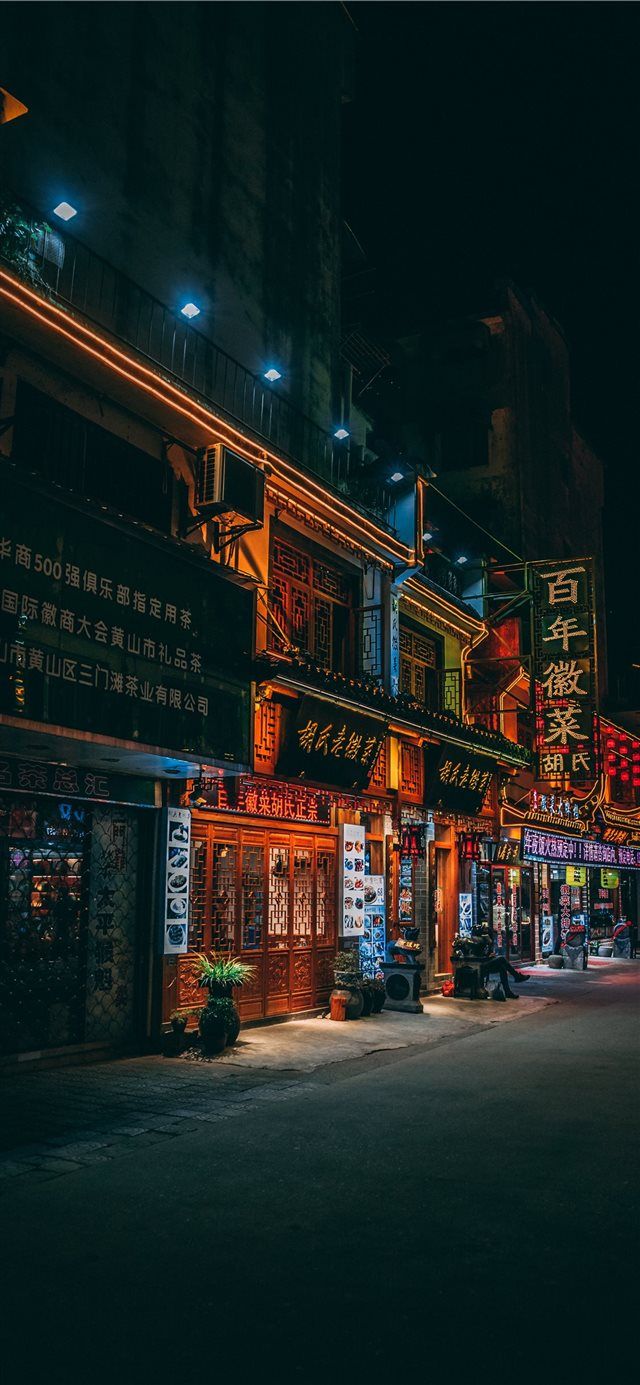 Strada cinese notturna illuminata, 640x1385 Full HD Verticale, Smartphone