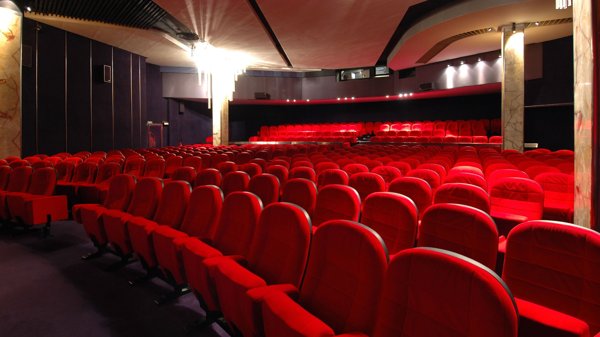 Sala cinema poltrone rosse vuote, 1920x1080 Full HD, PC
