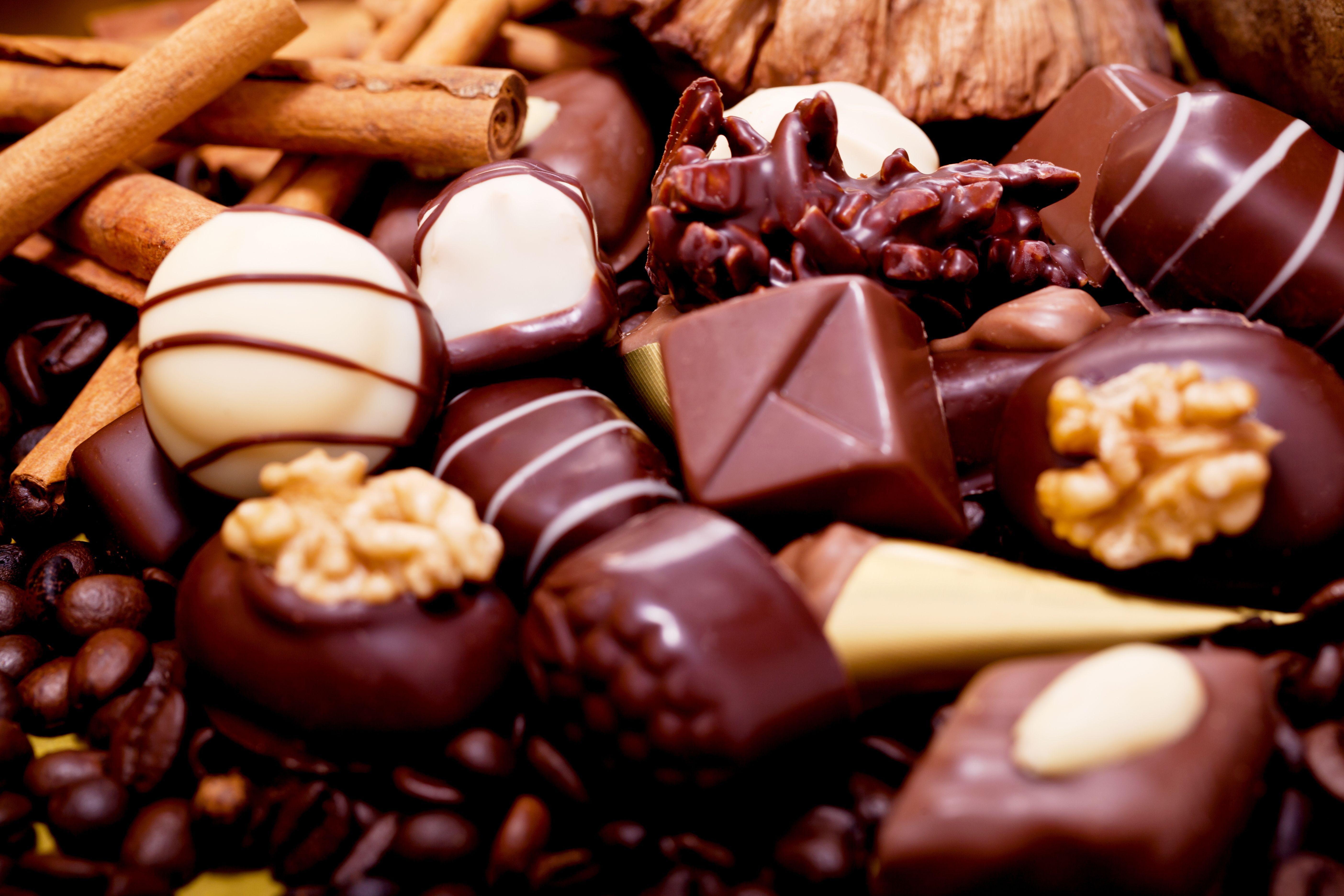 Cioccolatini assortiti con noci, 5616x3744 UHD, PC 4K