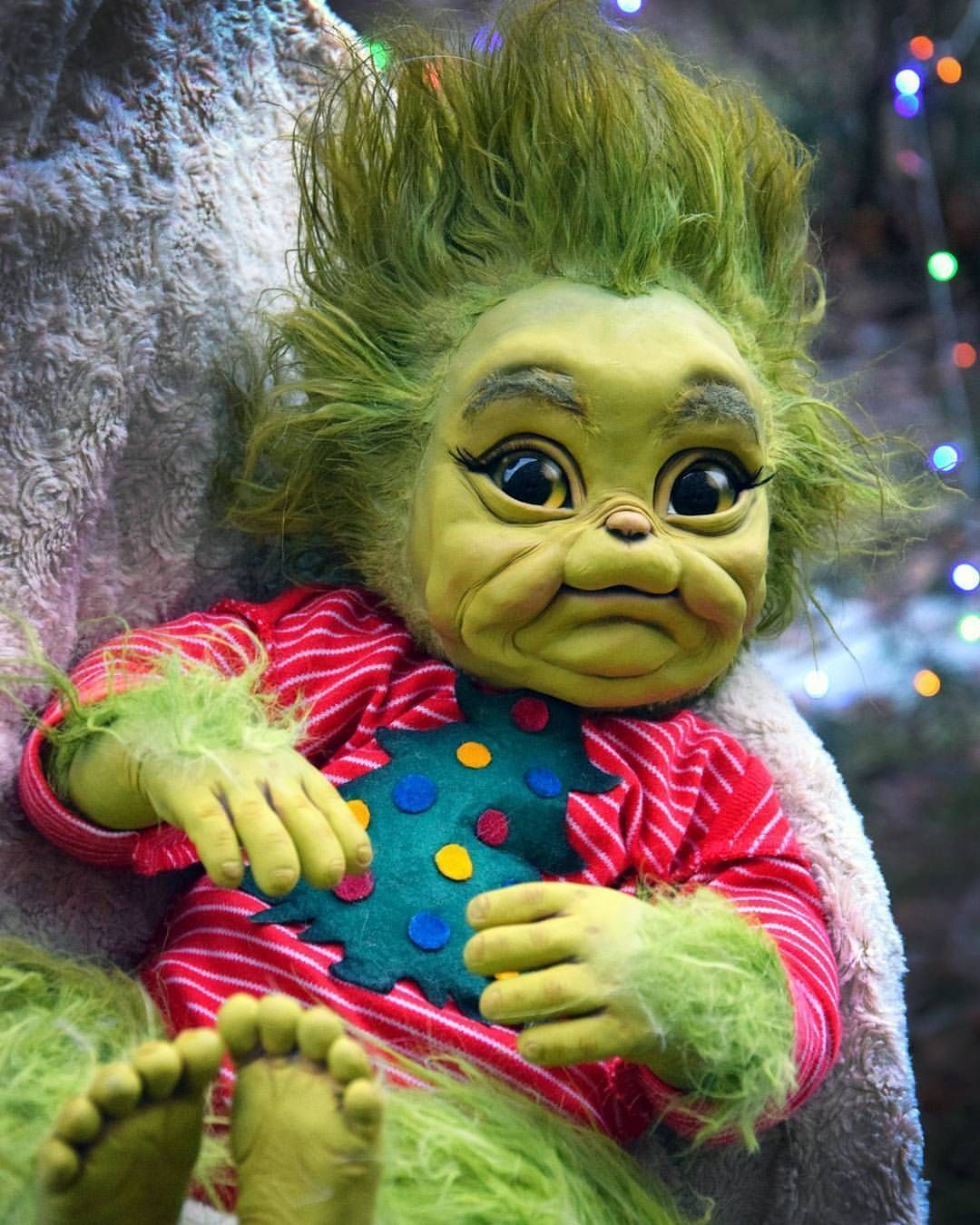 Baby Grinch peluche natalizio, 1080x1350 Verticale, Android