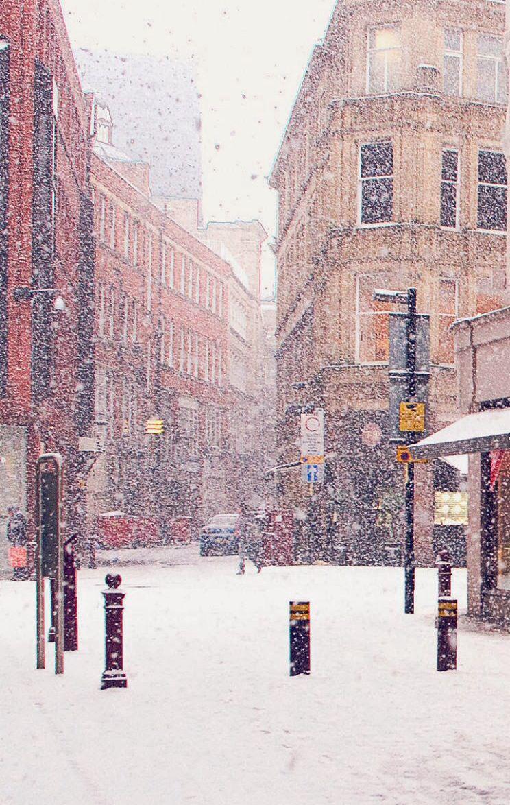 Città innevata con neve intensa, 744x1174 Verticale, Mobile