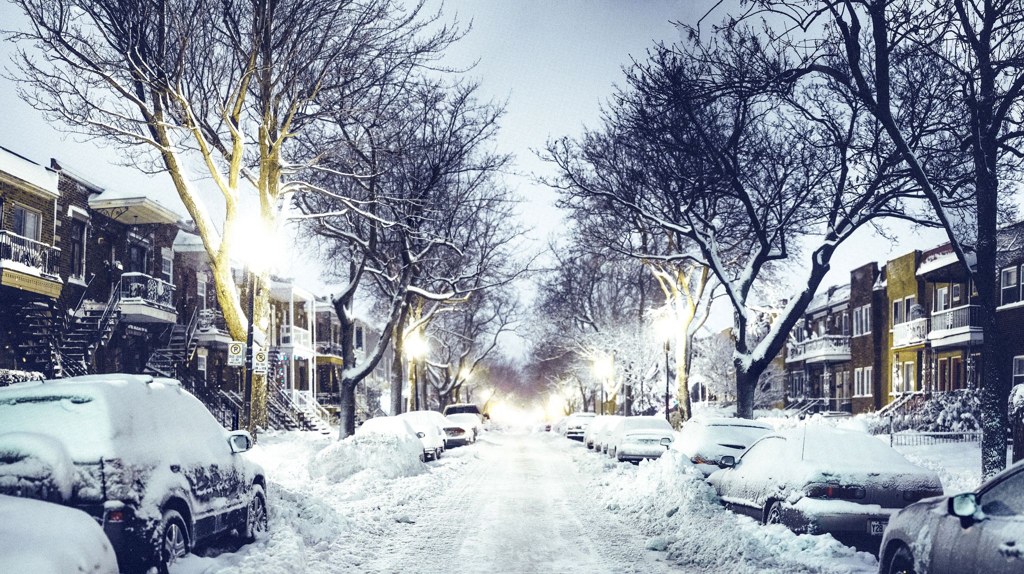 Strada innevata città sera, 2048x1148 Hi-Res, Laptop