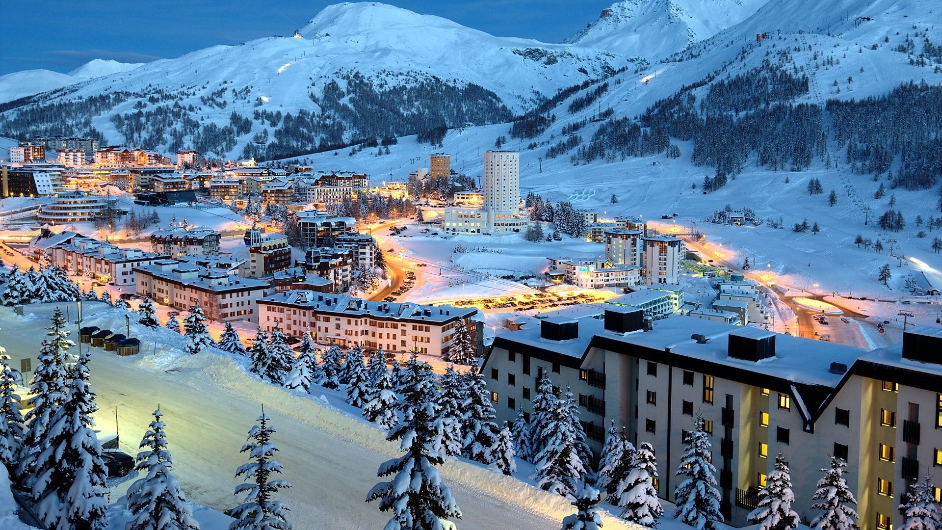 Città montana innevata di notte, 1920x1080 Full HD, PC