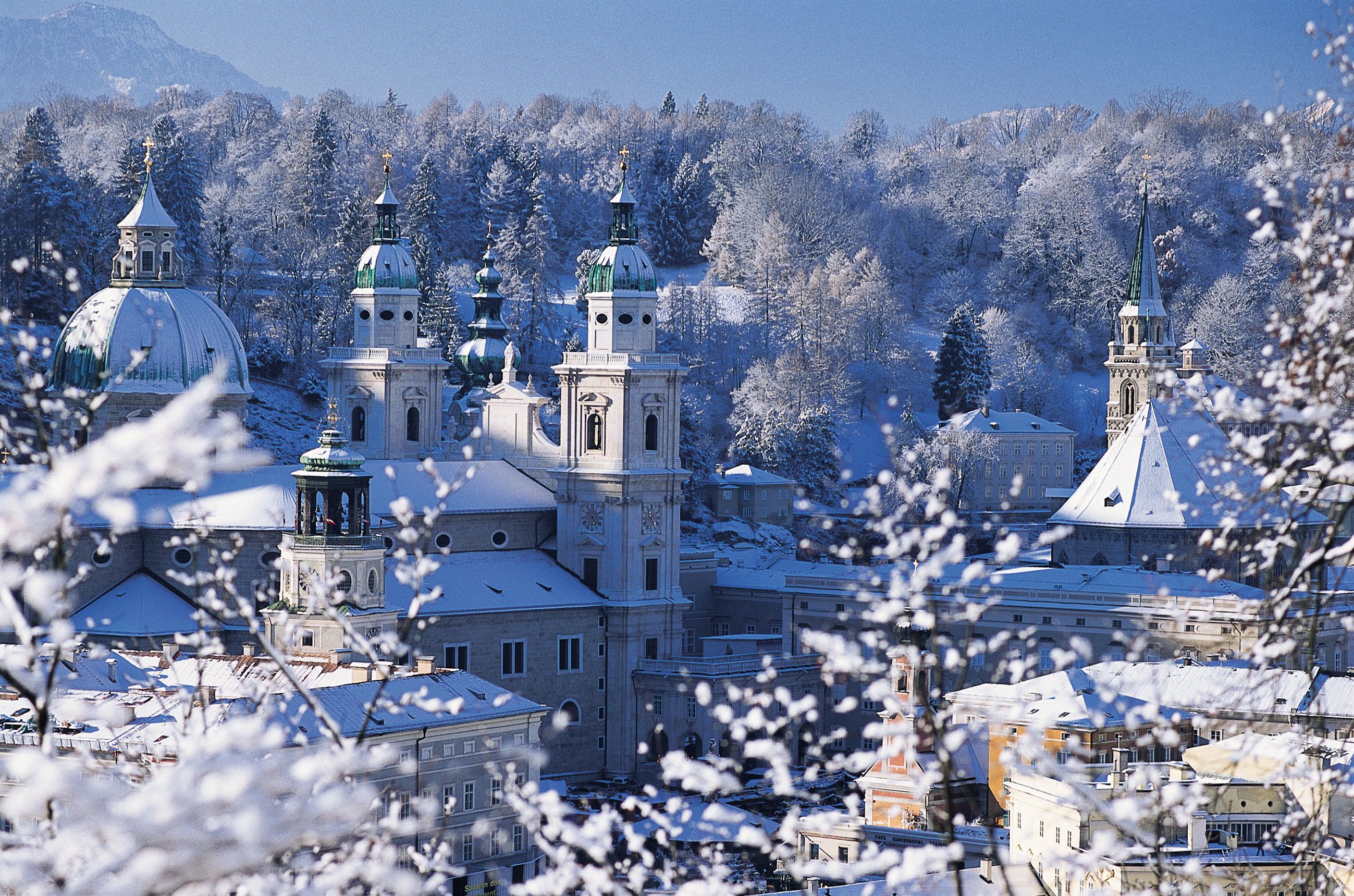 Città innevata con torri, 2598x1719 2K, Monitor Gaming