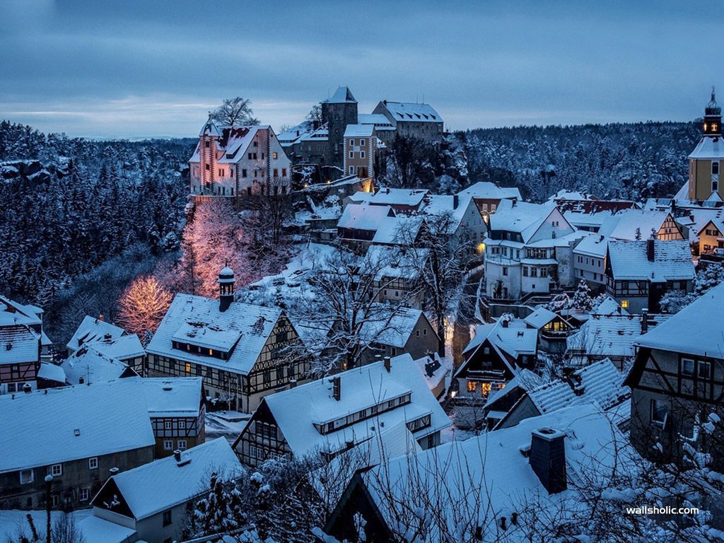 Città innevata con castello, 1024x768 HD, Desktop