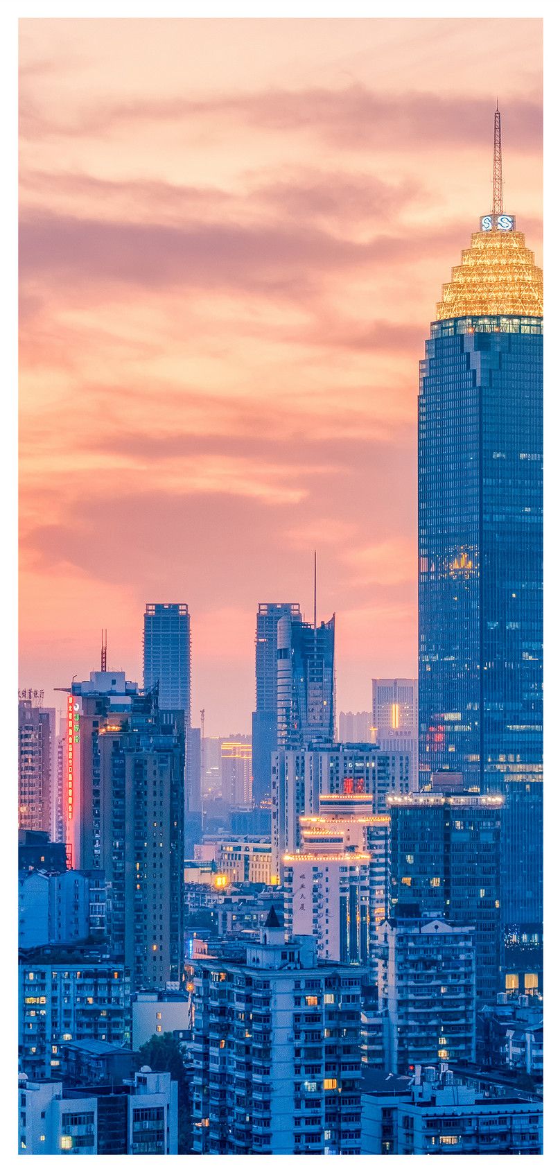 Skyline città al tramonto, 808x1692 Full HD Verticale, Smartphone