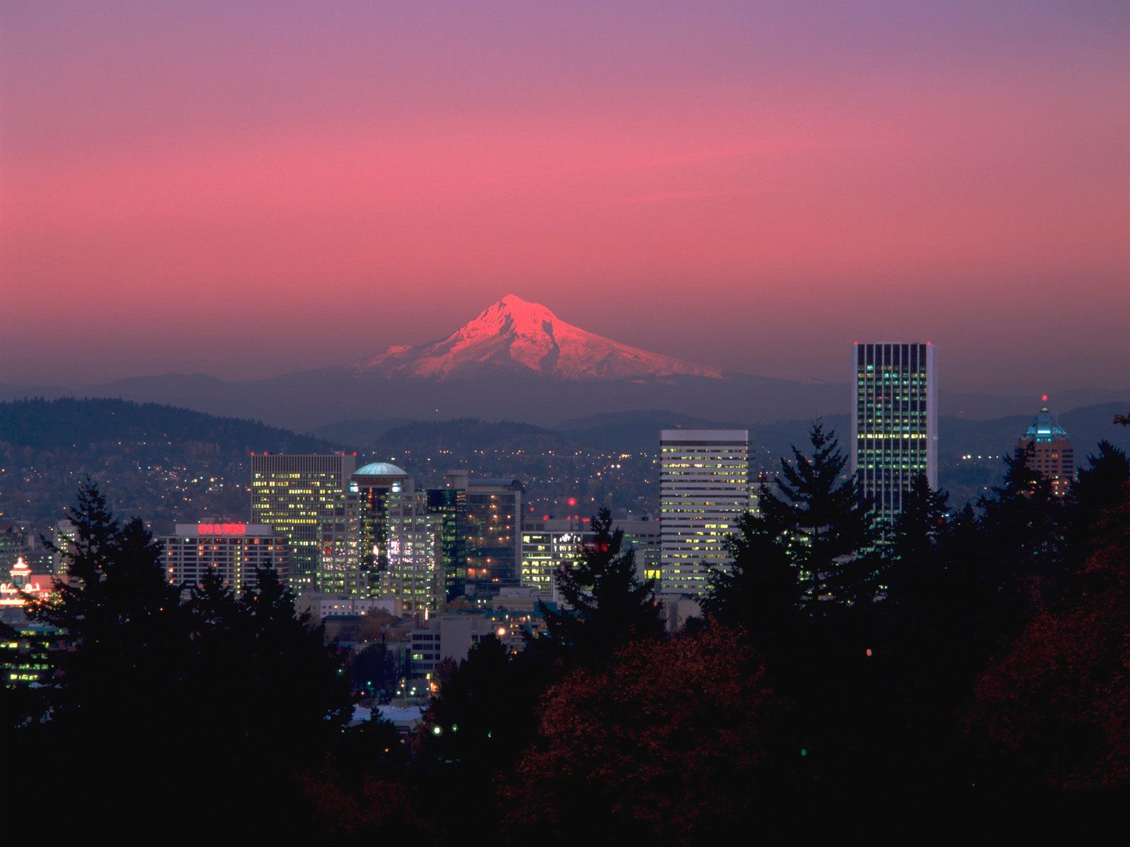 Skyline Portland con vulcano rosa, 1600x1200 HD, Desktop