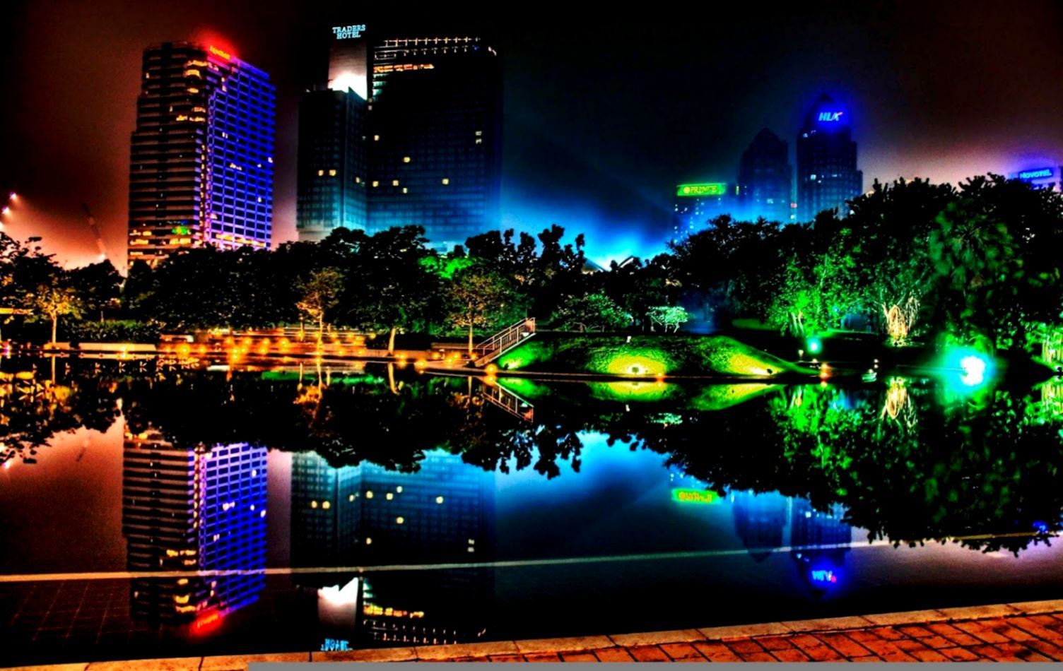 Città notturna con riflesso lago, 1504x950 720p, Laptop