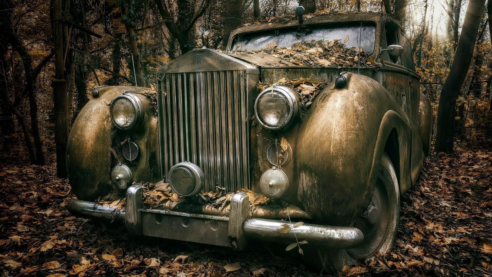 Auto d'epoca abbandonata nel bosco, 1920x1080 1080p, PC