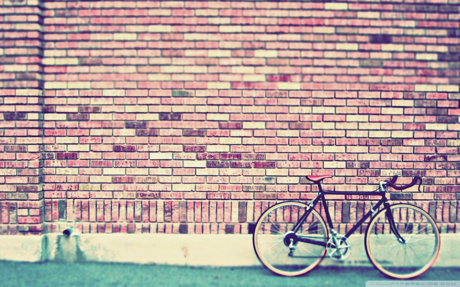 Bicicletta contro muro mattoni, 1920x1200 Full HD+, MacBook Pro