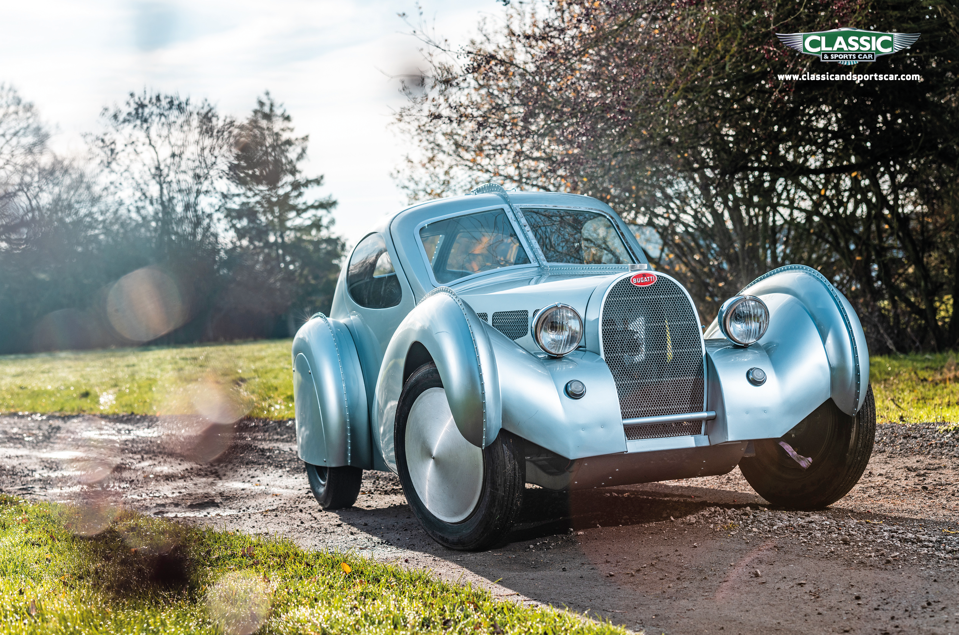 Auto d'epoca Bugatti azzurra, W16, 3200x2120 2K, Laptop