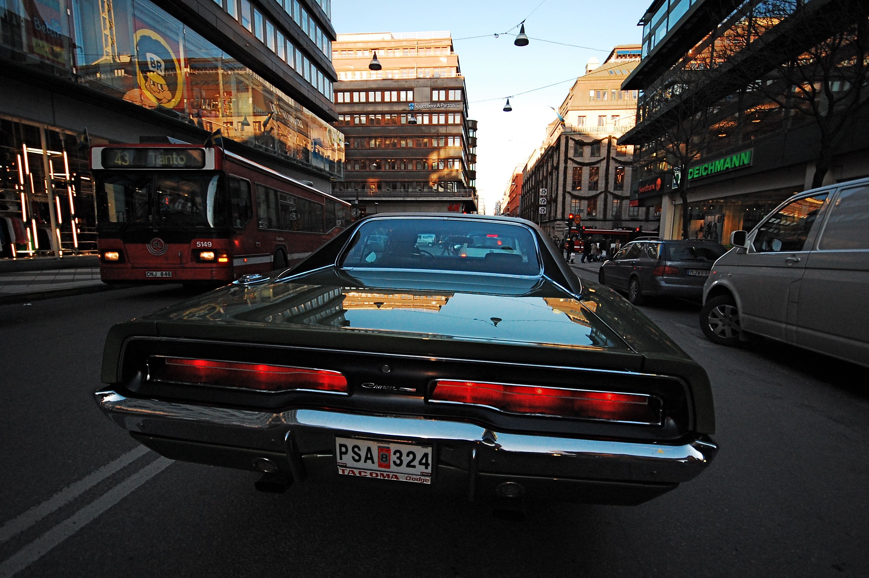 Auto classica nera in città, 3008x2000 WQXGA, Desktop