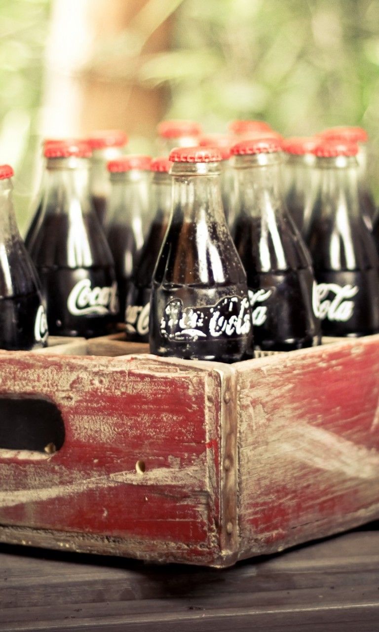 Bottiglie Coca-Cola in cassetta legno, 768x1280 Verticale, Mobile