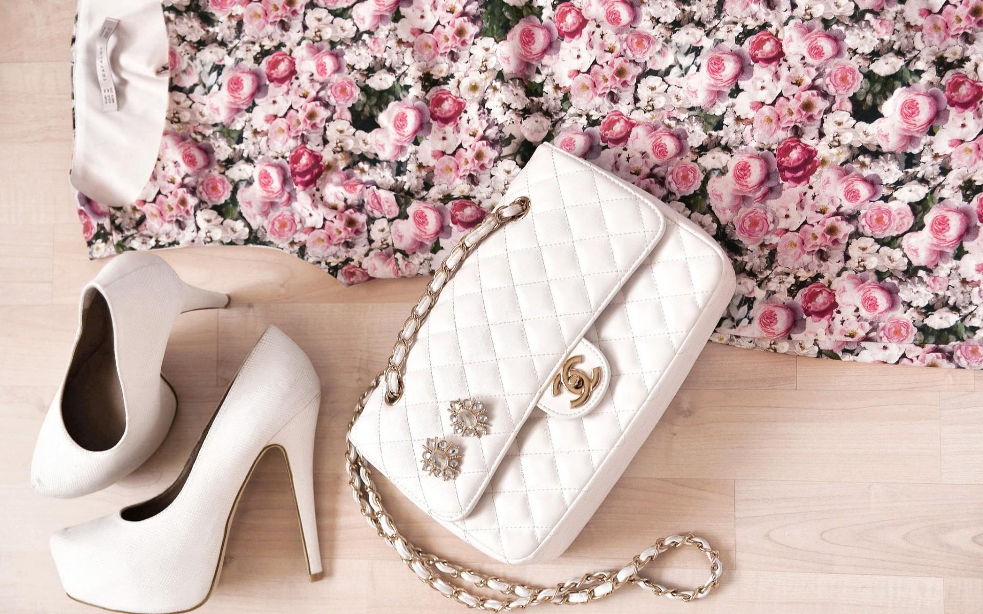 Borsa Chanel bianca e tacchi, 1920x1200 Full HD+, Desktop
