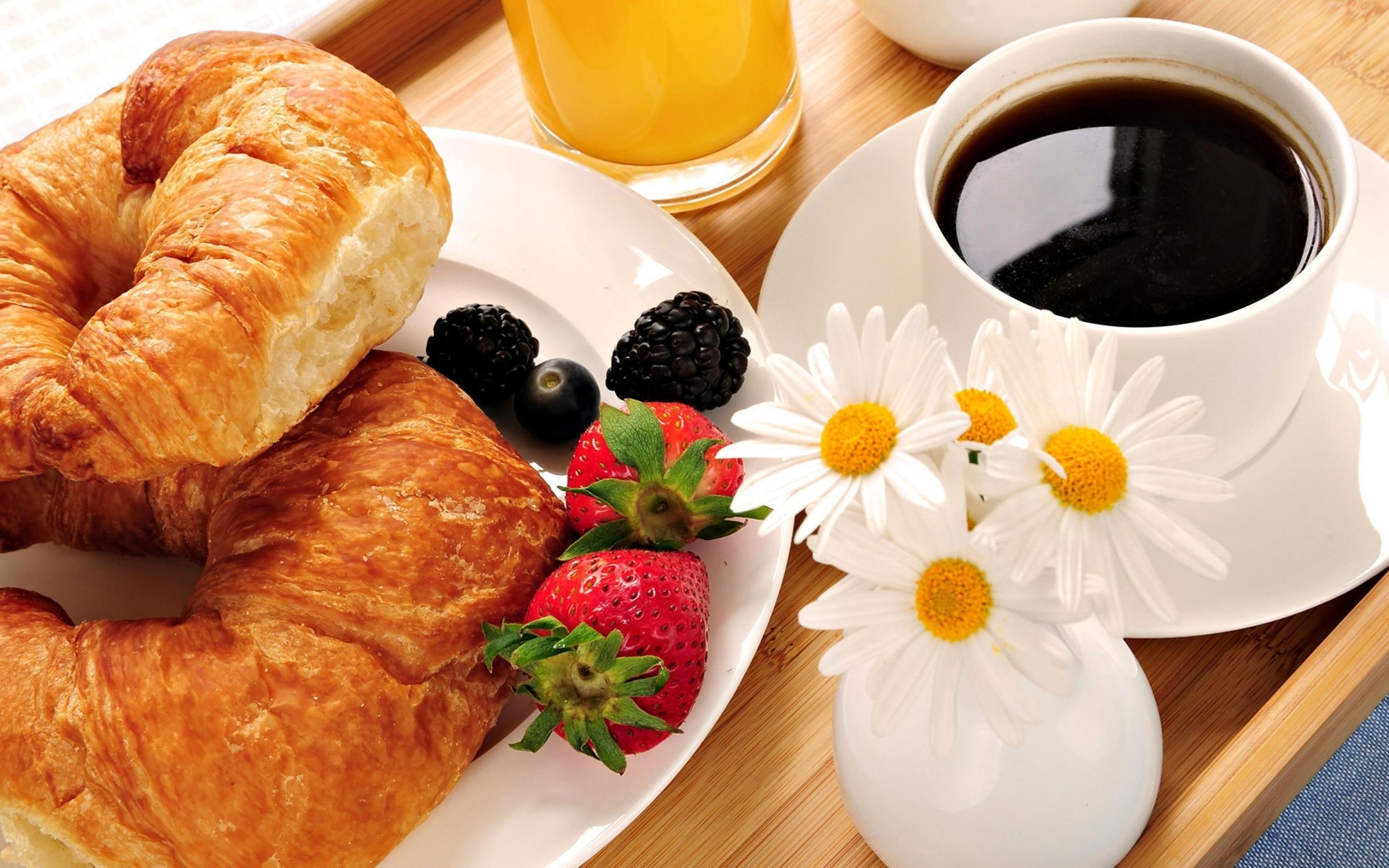 Colazione con croissant e caffè, 2880x1800 WQXGA, Laptop