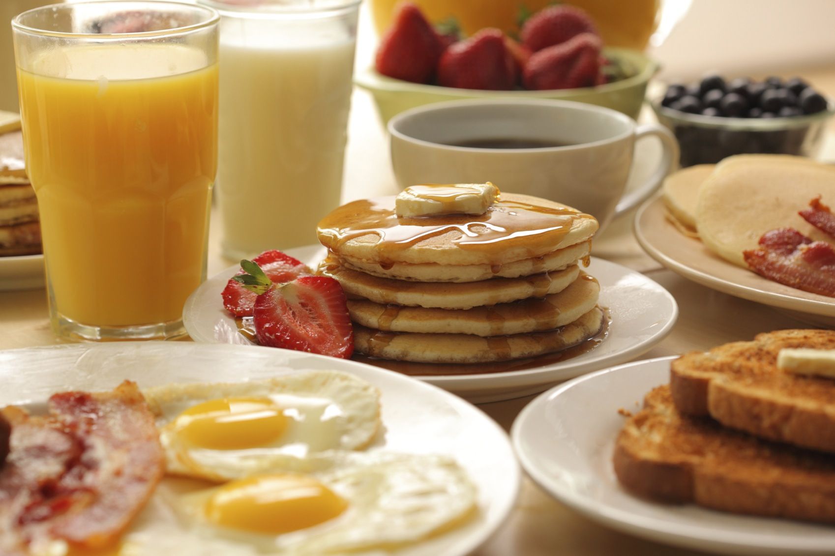 Tavolo colazione pancake uova bacon, 1698x1131 900p, Laptop