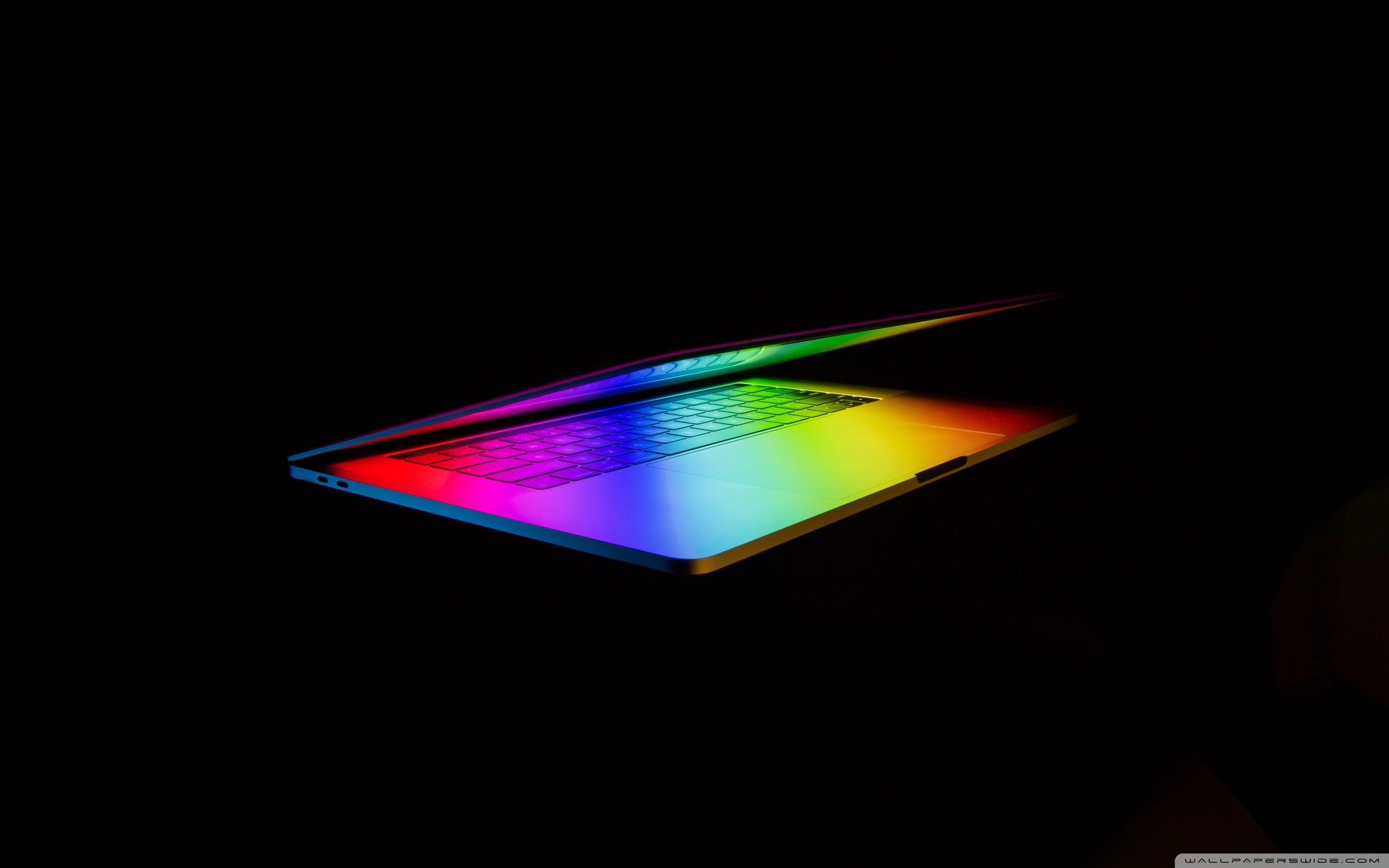 Laptop arcobaleno su nero, 2560x1600 2K+, Acer Nitro