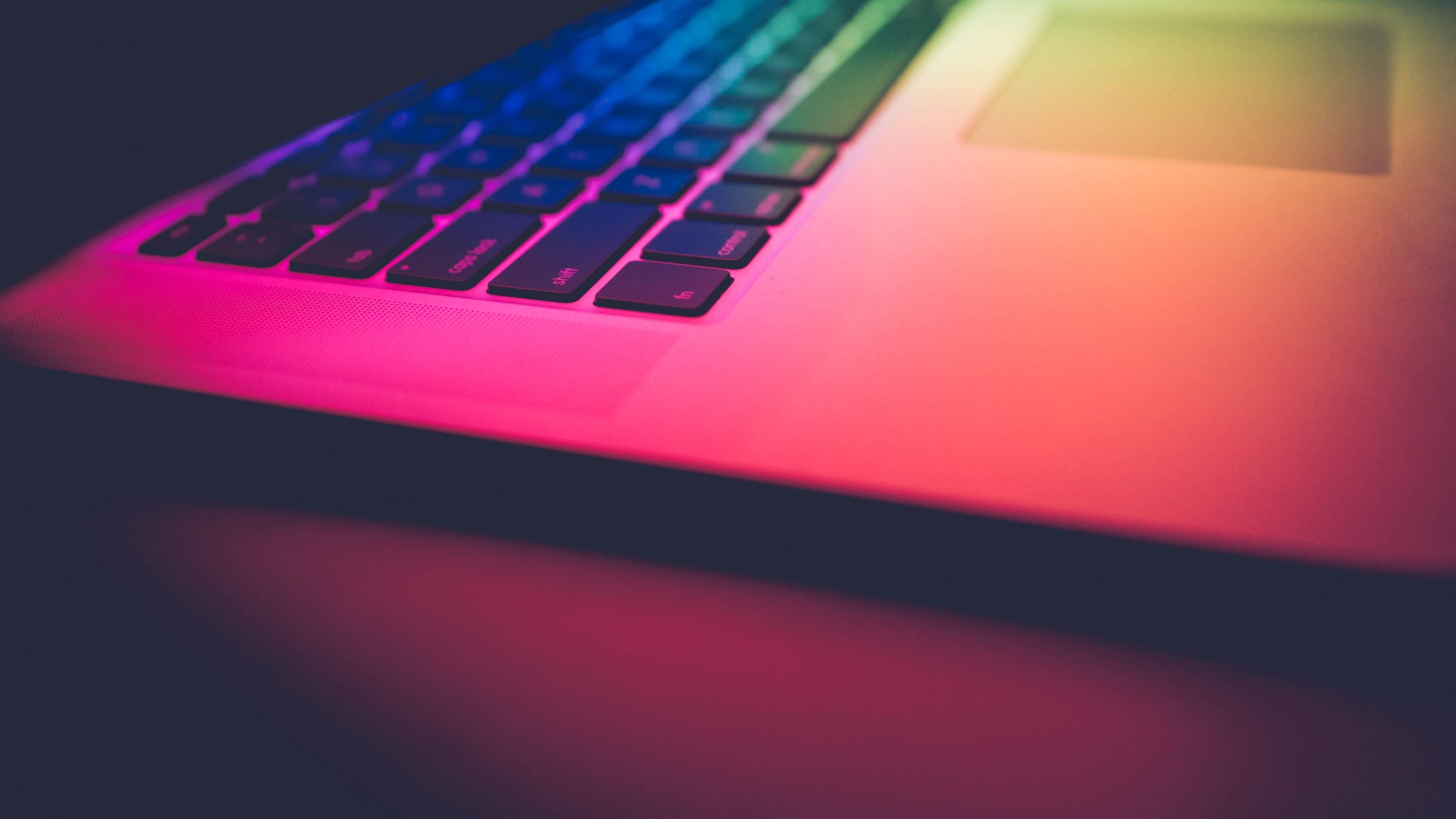 Laptop colorato luci neon, 3840x2160 UHD, Dell XPS