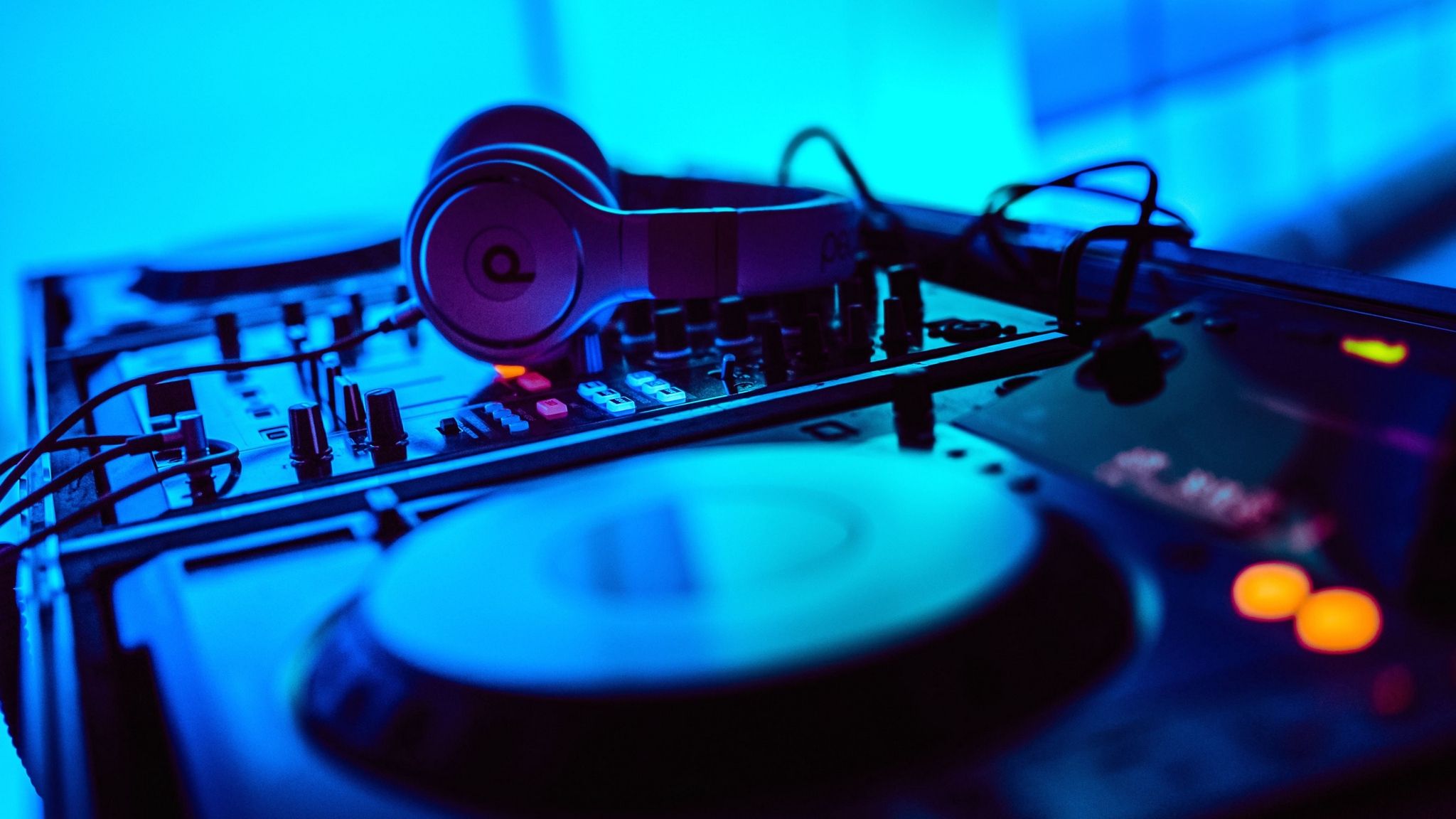 Controller DJ con cuffie, 2048x1152 2K, Desktop