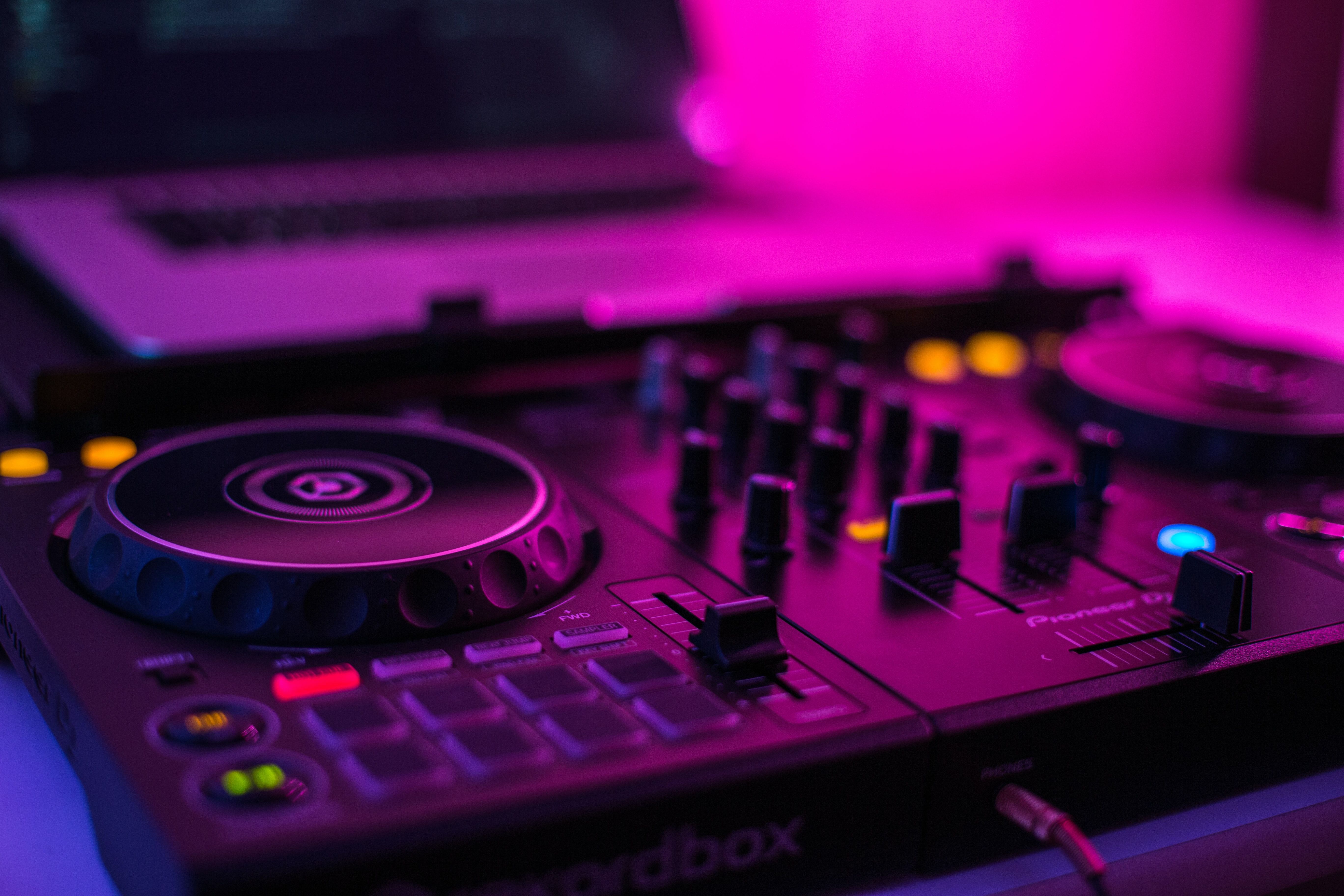 Controller DJ luci viola, 5472x3648 4K, Desktop 4K