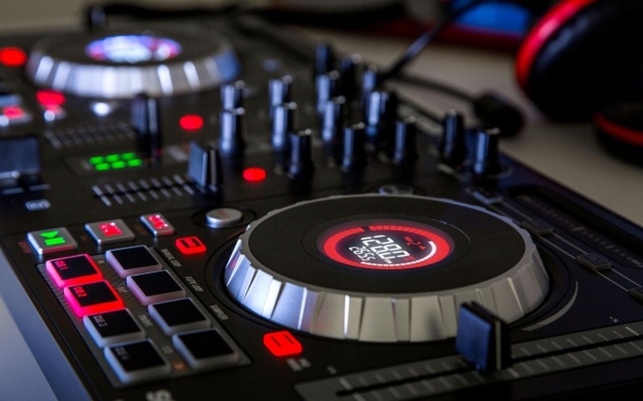 Controller DJ Numark con jog wheel, 1280x800 HD, ROG Asus Laptop