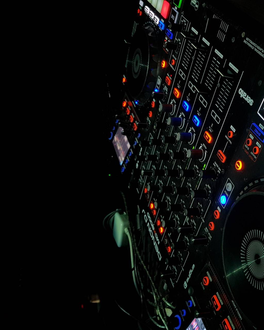 Mixer DJ con luci colorate, 1024x1280 Full HD Verticale, Smartphone