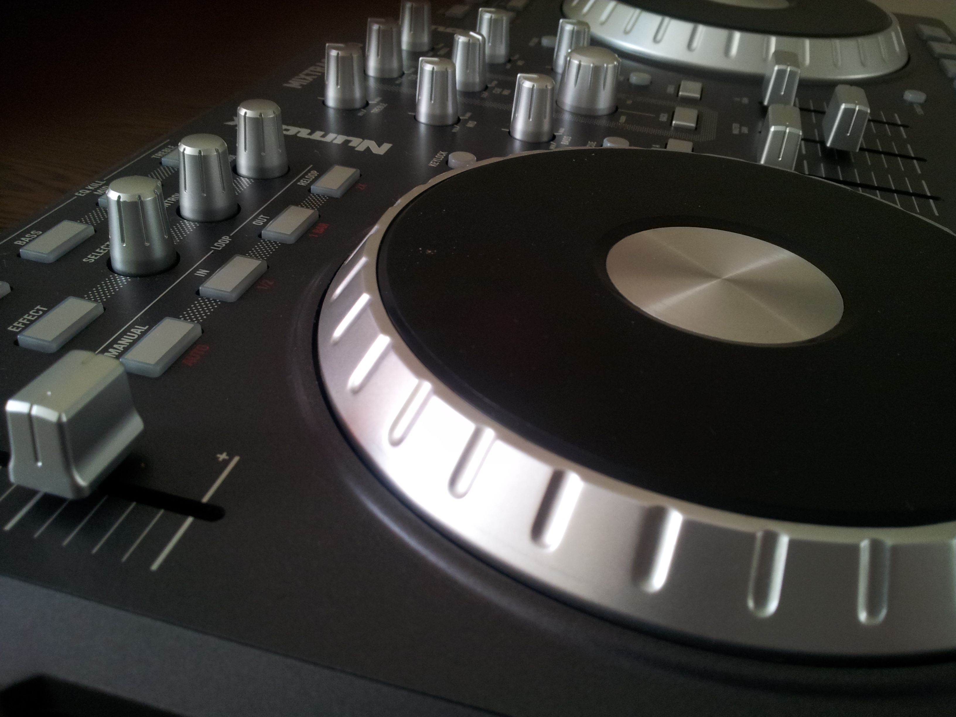 Controller DJ Numark Mixtrack Pro, 3264x2448 2K, Monitor Gaming