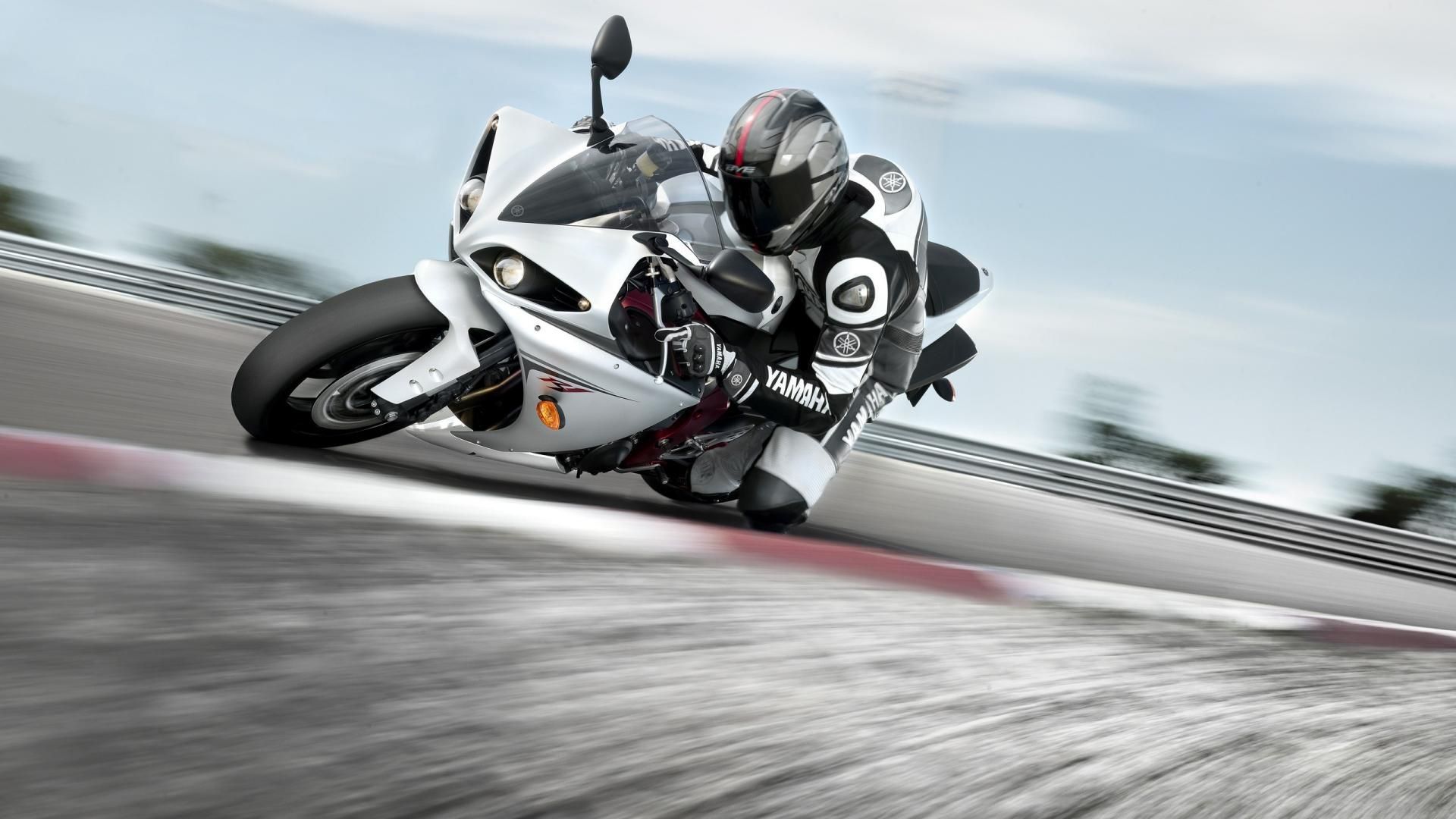 Moto sportiva bianca in curva, 1920x1080 1080p, Laptop