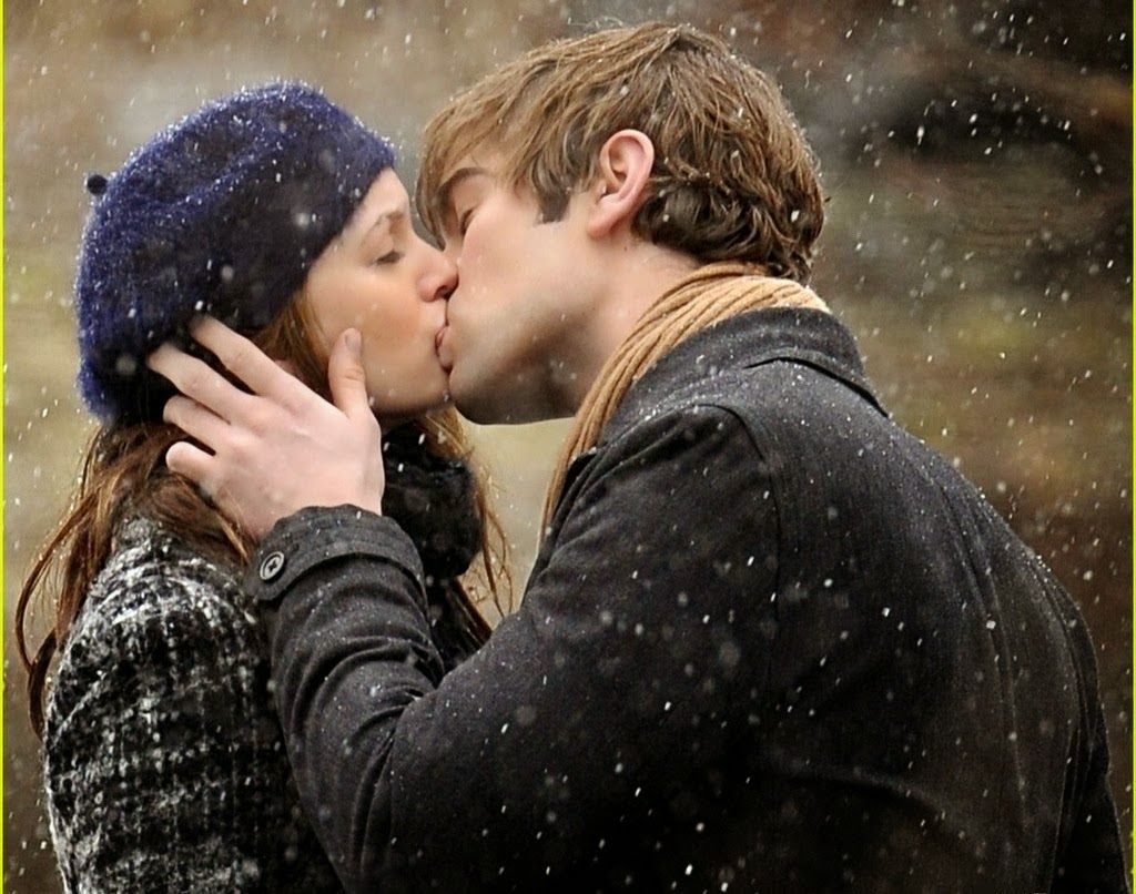 Coppia che si bacia sotto neve, 1024x806 HD, Laptop