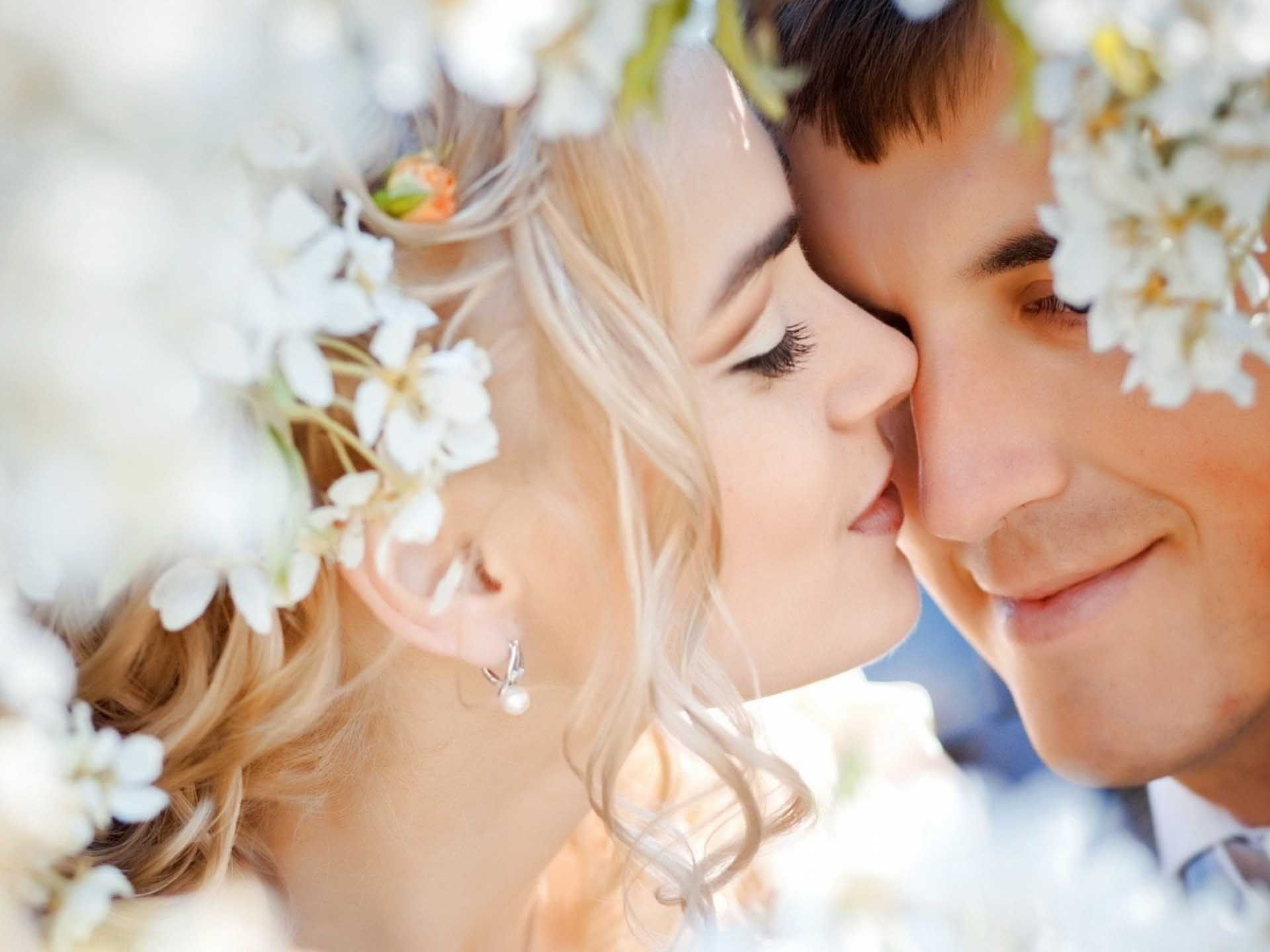 Sposi tra fiori bianchi primavera, 1920x1440 Full HD+, iMac