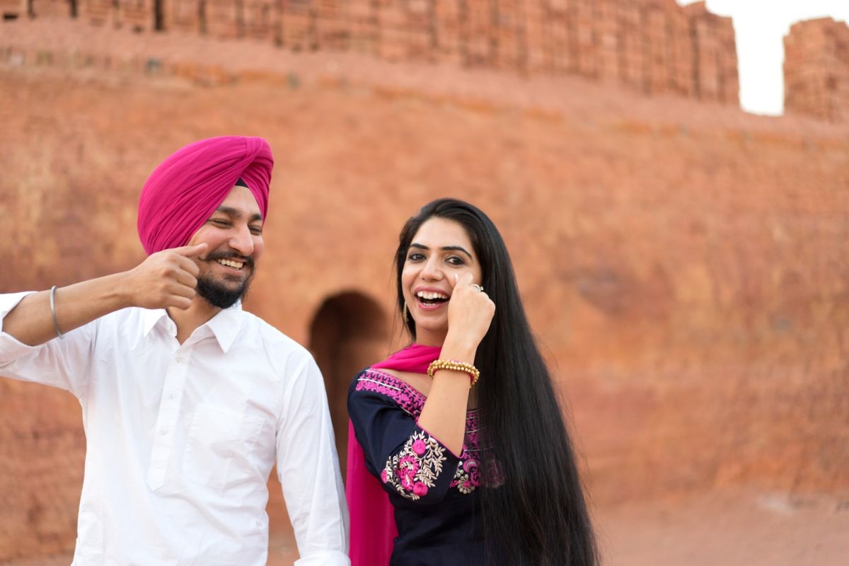 Coppia sposi punjabi sorridenti, 1200x800 HD, PC