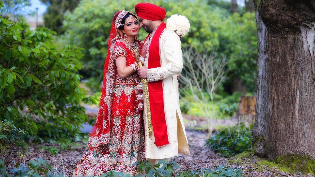 Coppia sposi punjabi in rosso, 1280x720 720p, PC