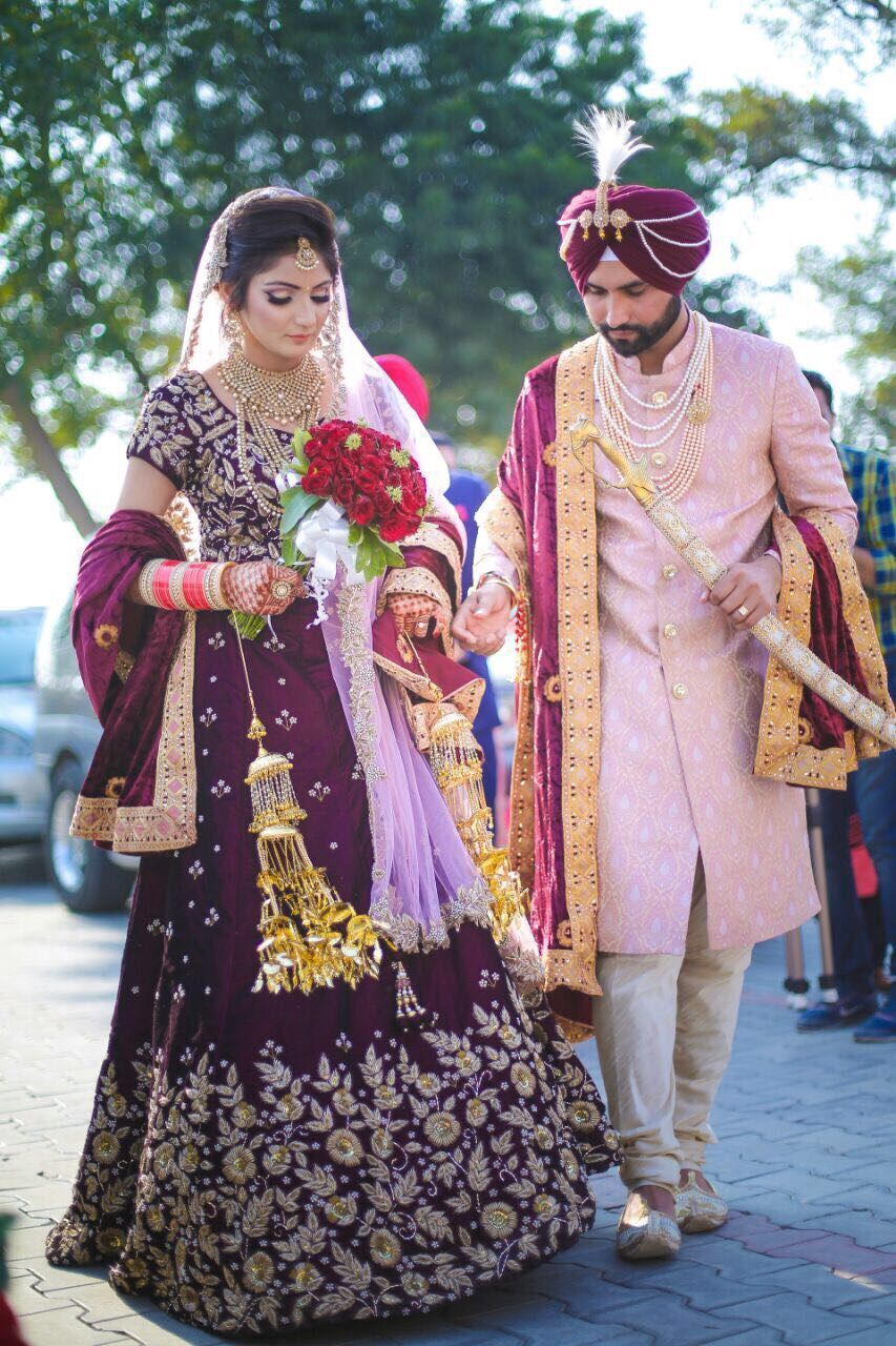 Coppia sposi Punjabi in abiti tradizionali, 853x1280 Verticale, OnePlus