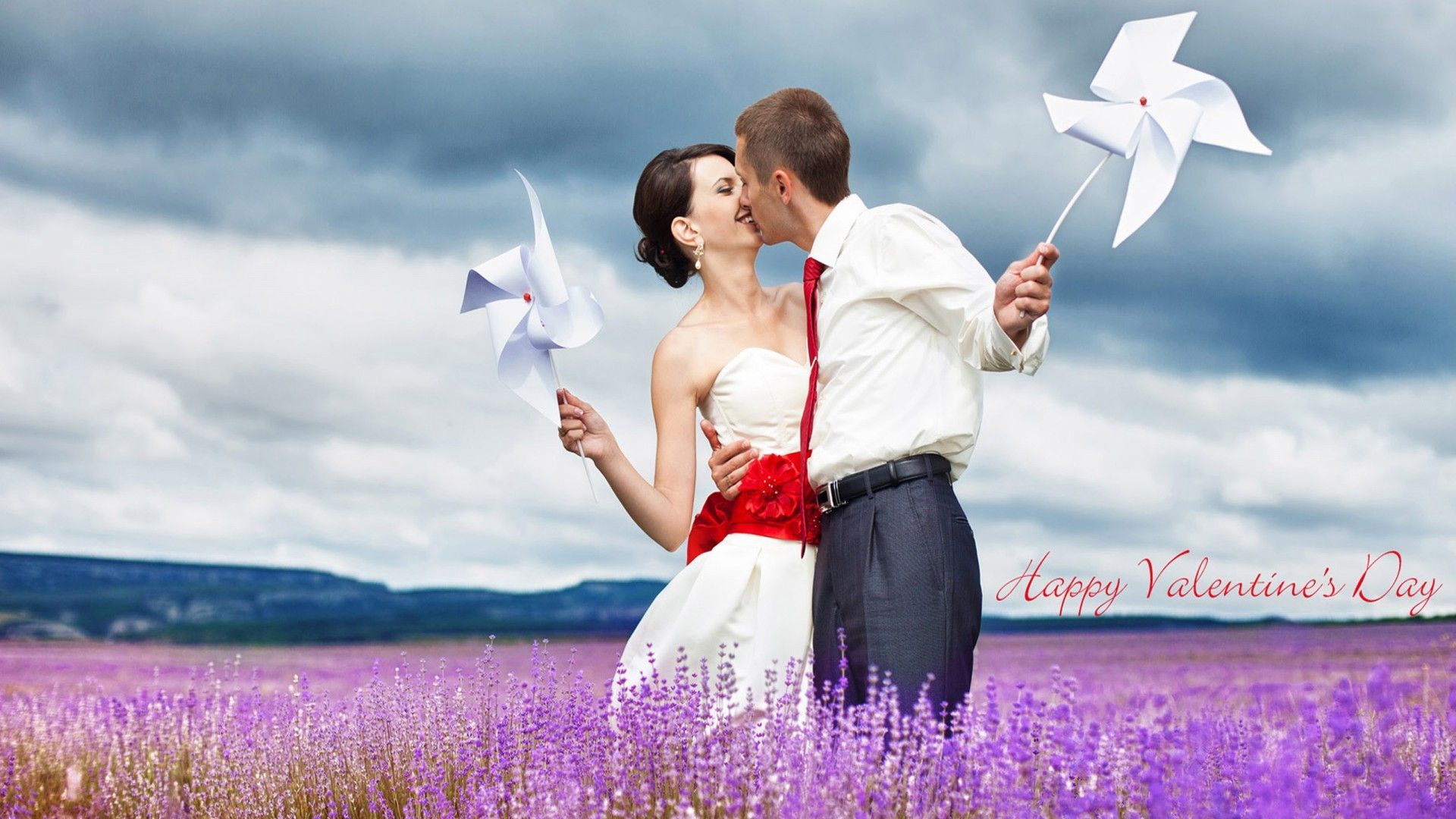 Coppia bacio campo lavanda, 1920x1080 Full HD, Laptop
