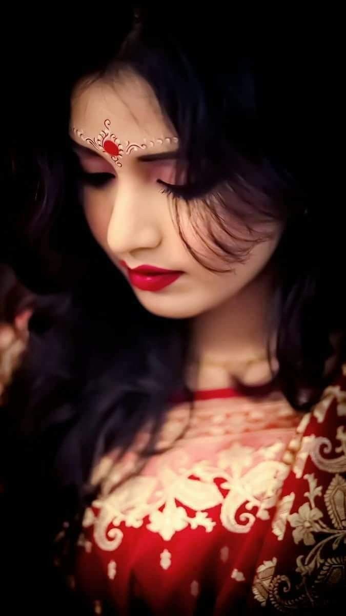 Donna indiana con bindi rosso, 675x1200 Verticale, Mobile