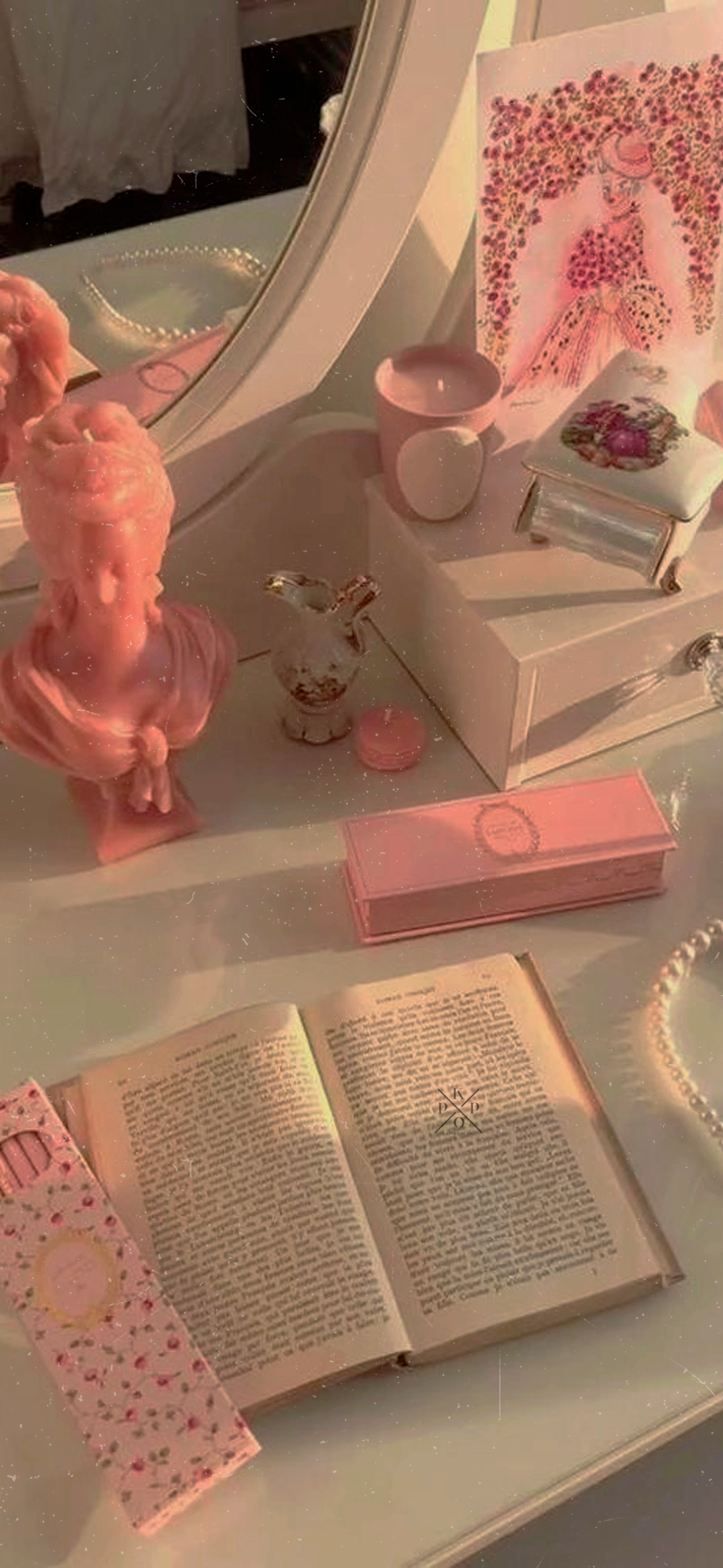 Statuina rosa, libro, gioielli, 1080x2340 Verticale, Telefono