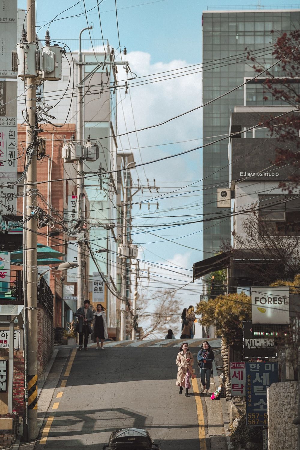 Strada di Seoul con fili elettrici, 1000x1500 Full HD Verticale, iPhone Pro