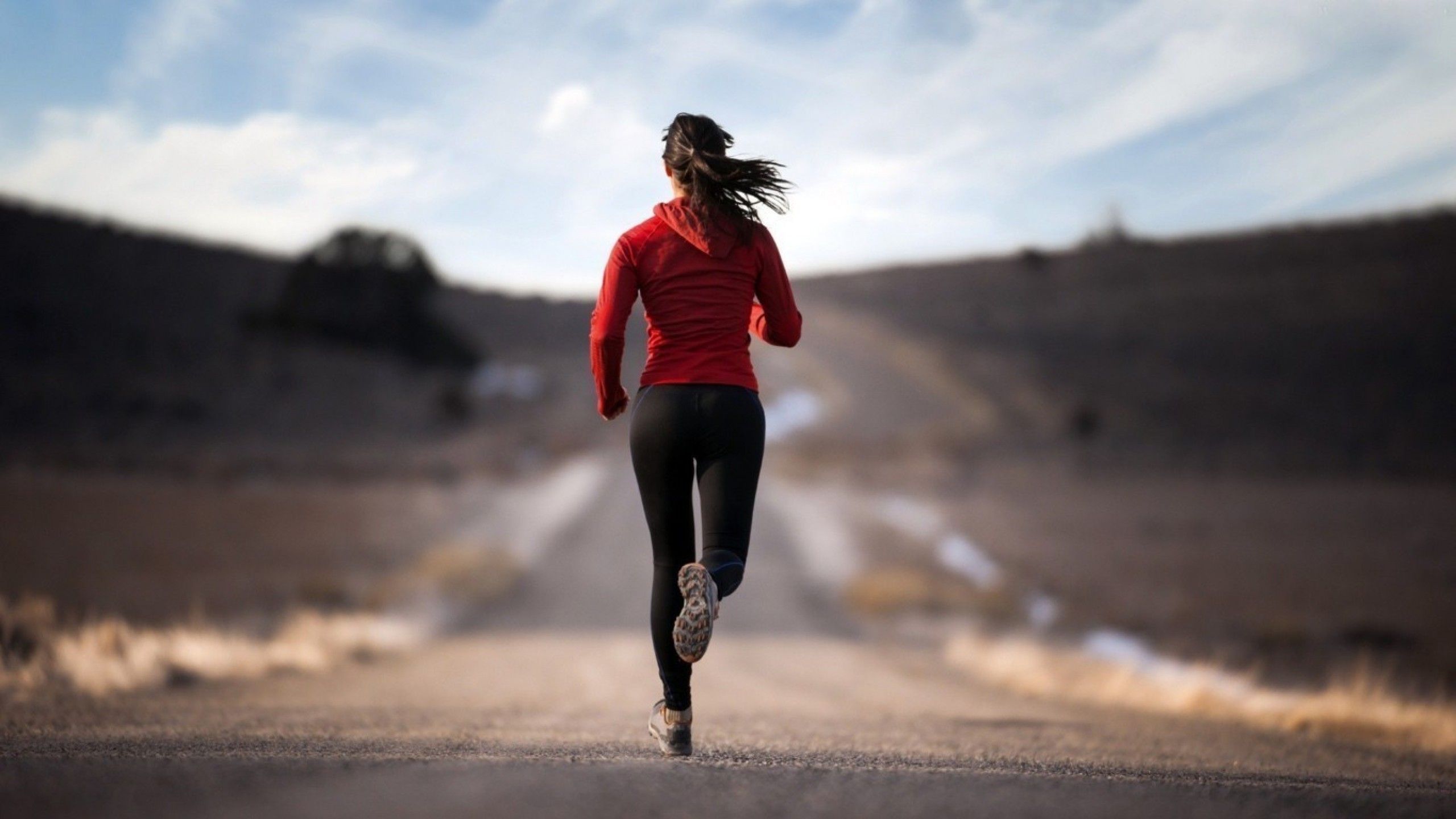 donna che corre su strada, 2560x1440 QHD, Laptop