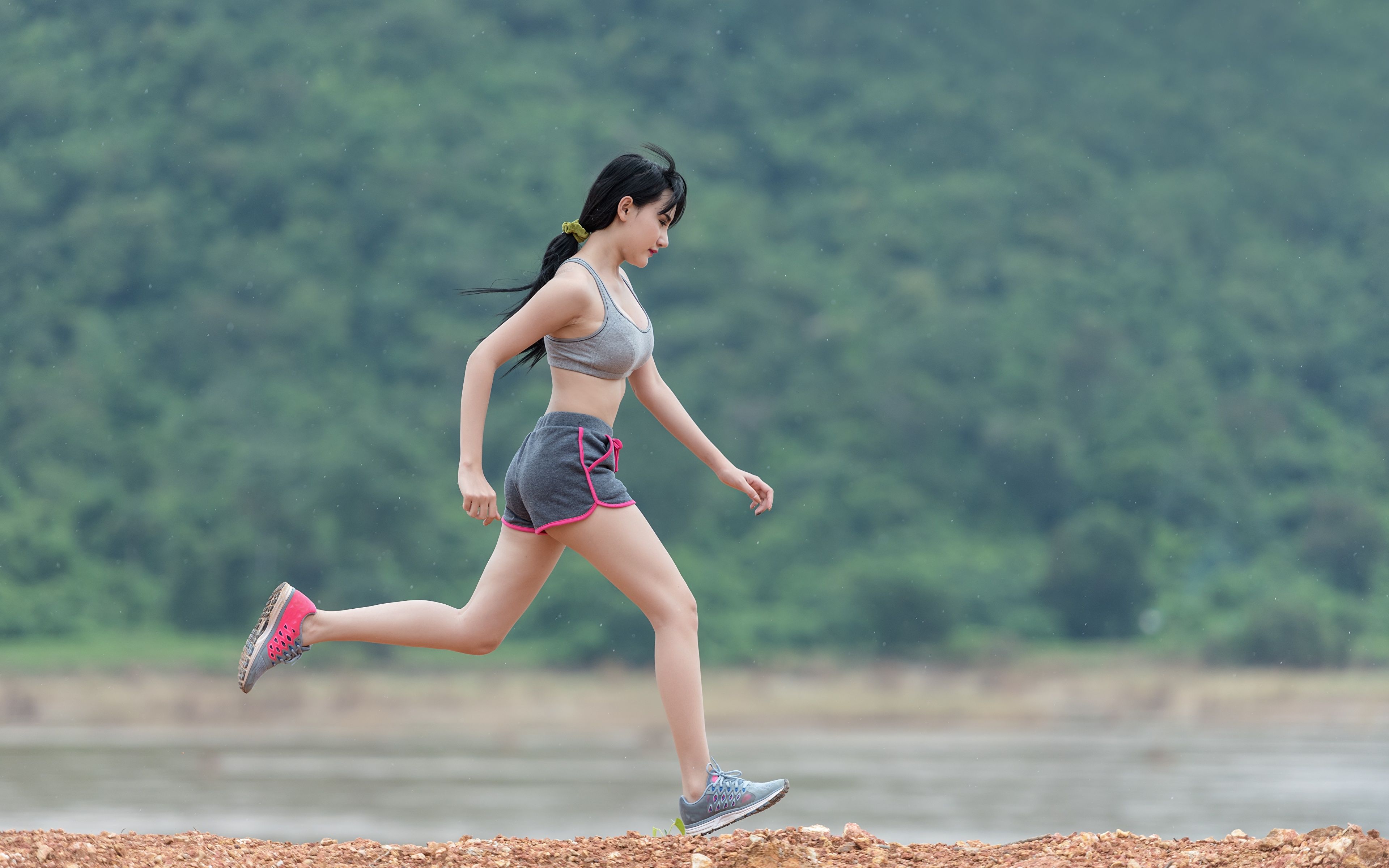Ragazza asiatica che corre, 3840x2400 Ultra HD, Monitor 4K