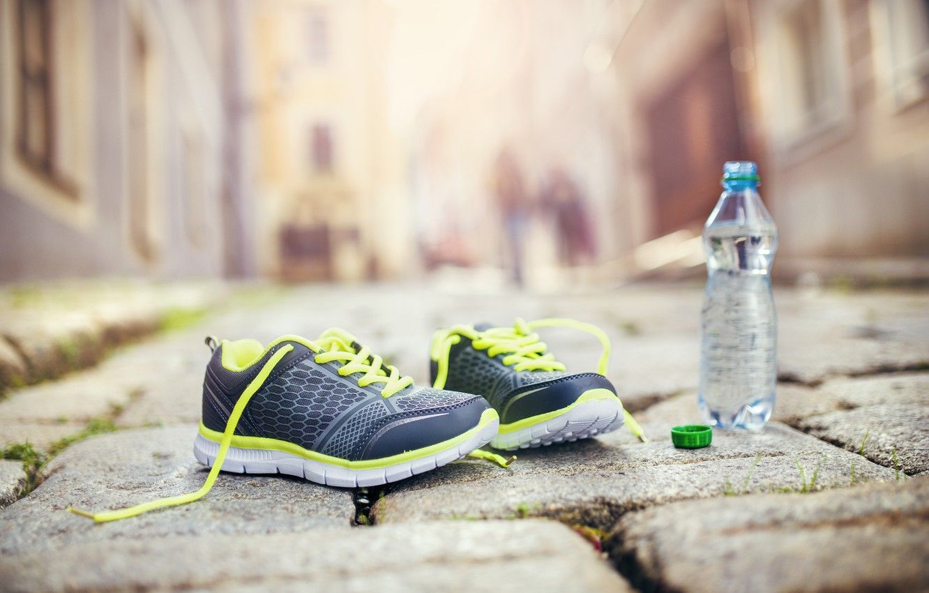 Scarpe running e bottiglia acqua, 1332x850 HD, Desktop