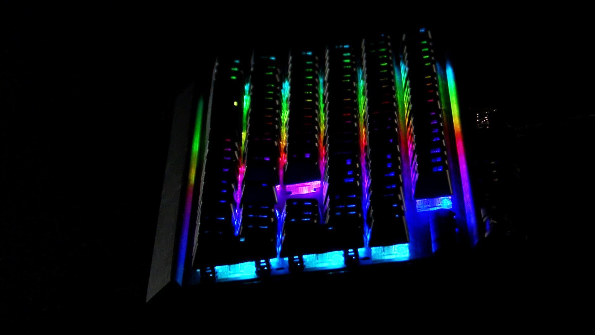 Logo Corsair sfondo arcobaleno, 2560x1440 QHD, Laptop