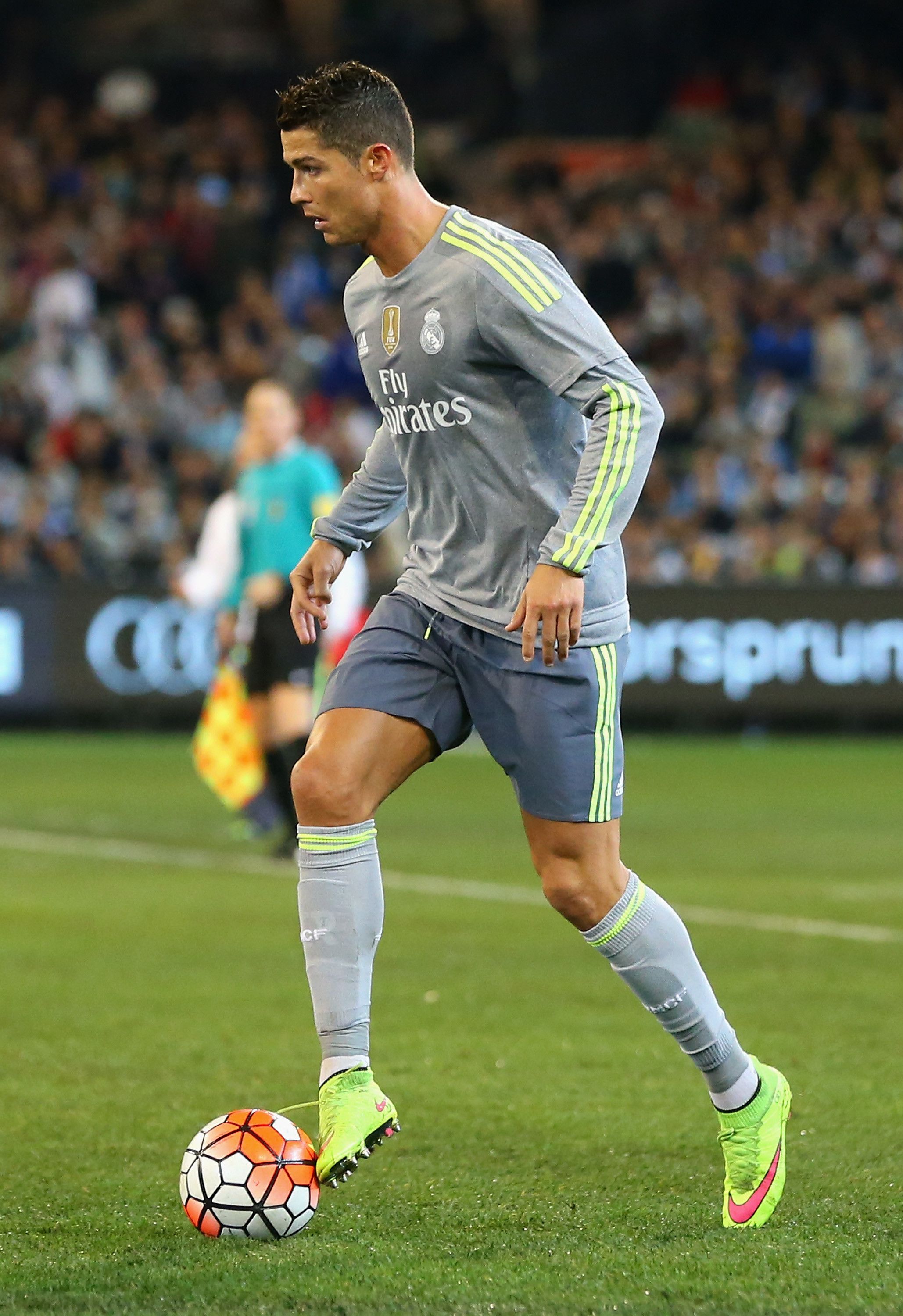 Cristiano Ronaldo Real Madrid campo, 2058x3000 Verticale, iPhone Plus