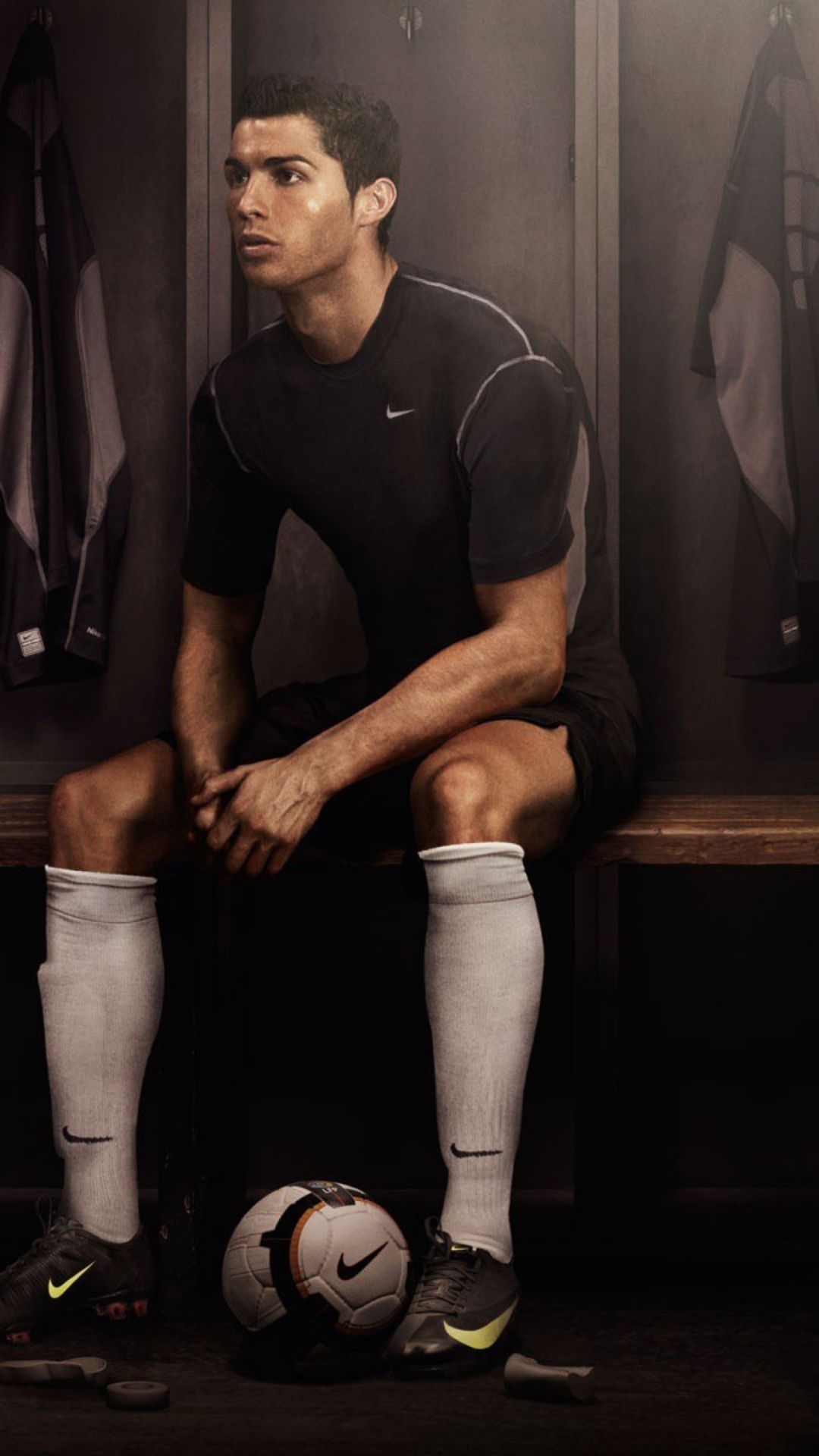 Cristiano Ronaldo spogliatoio Nike, abbigliamento sportivo, 1080x1920 Verticale, iPhone Pro