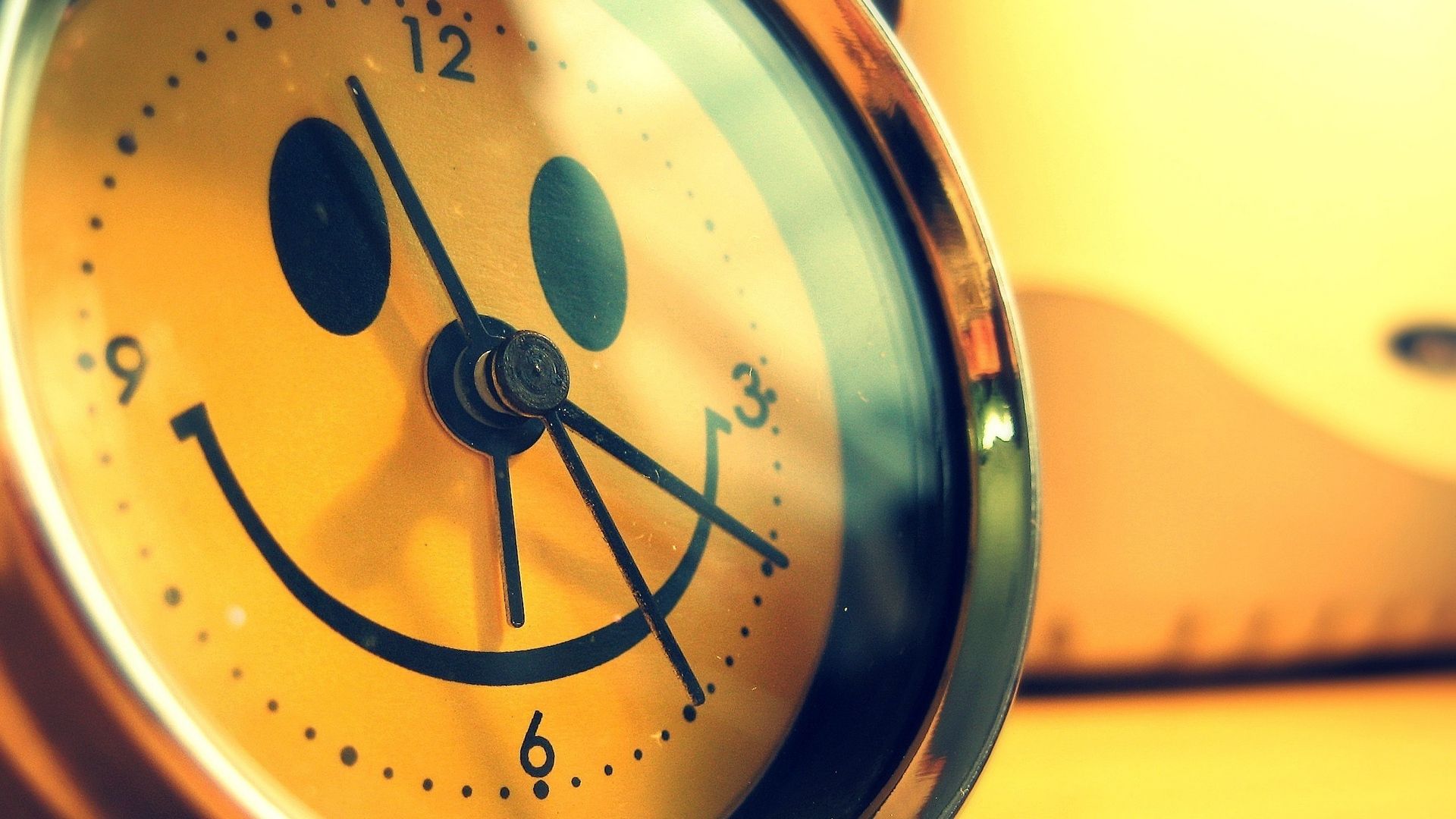 Sveglia con faccina sorridente, 1920x1080 Full HD, PC Desktop
