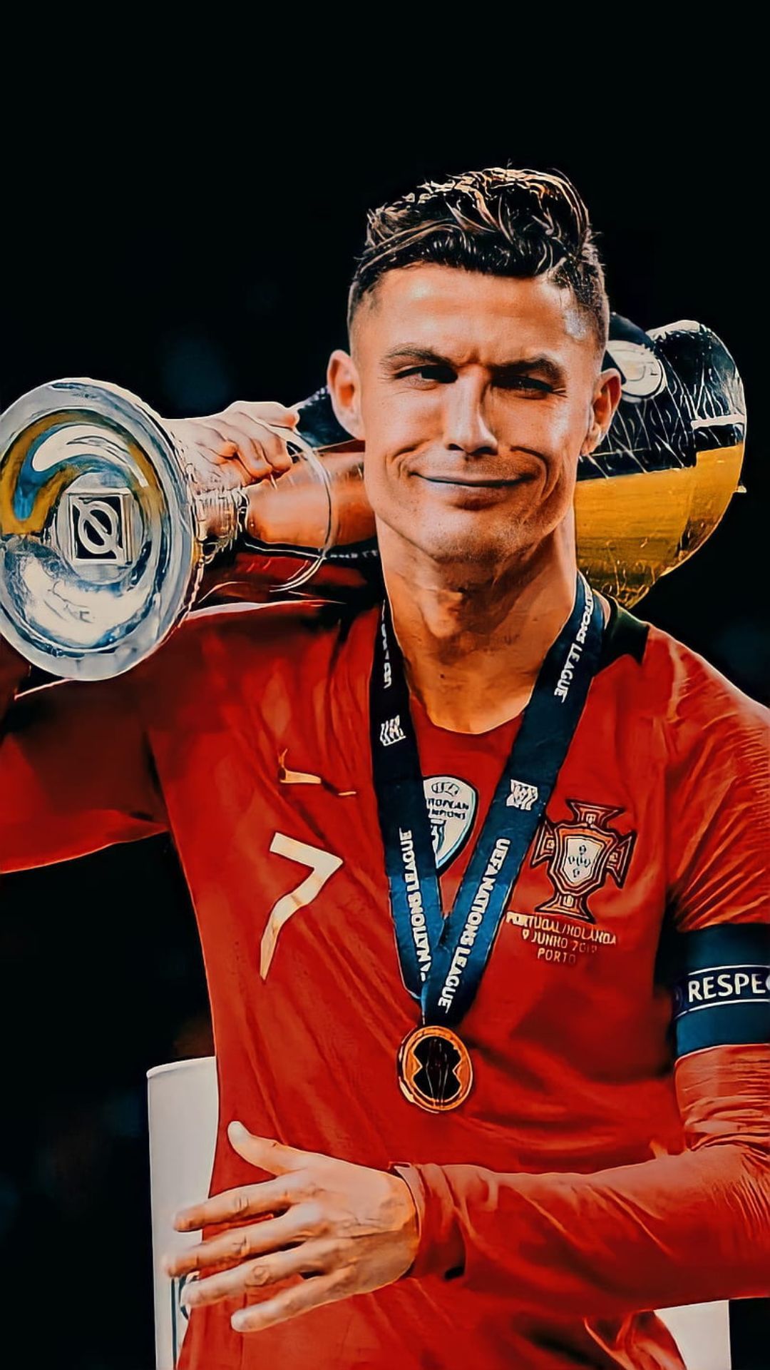 Cristiano Ronaldo con trofeo, CR7, 1080x1920 Full HD Verticale, iPhone