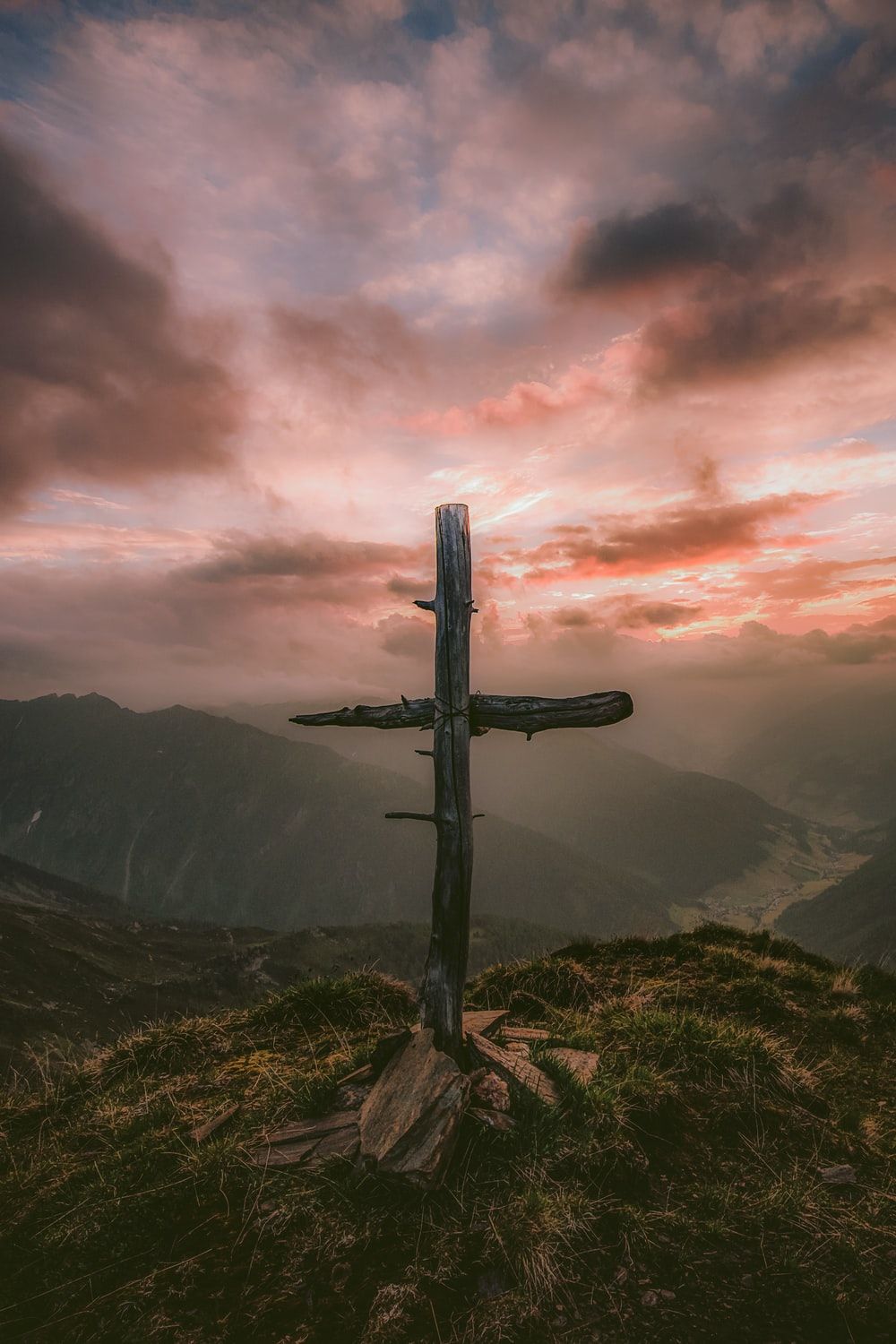 Croce di legno su montagna, 1000x1500 Full HD Verticale, Smartphone