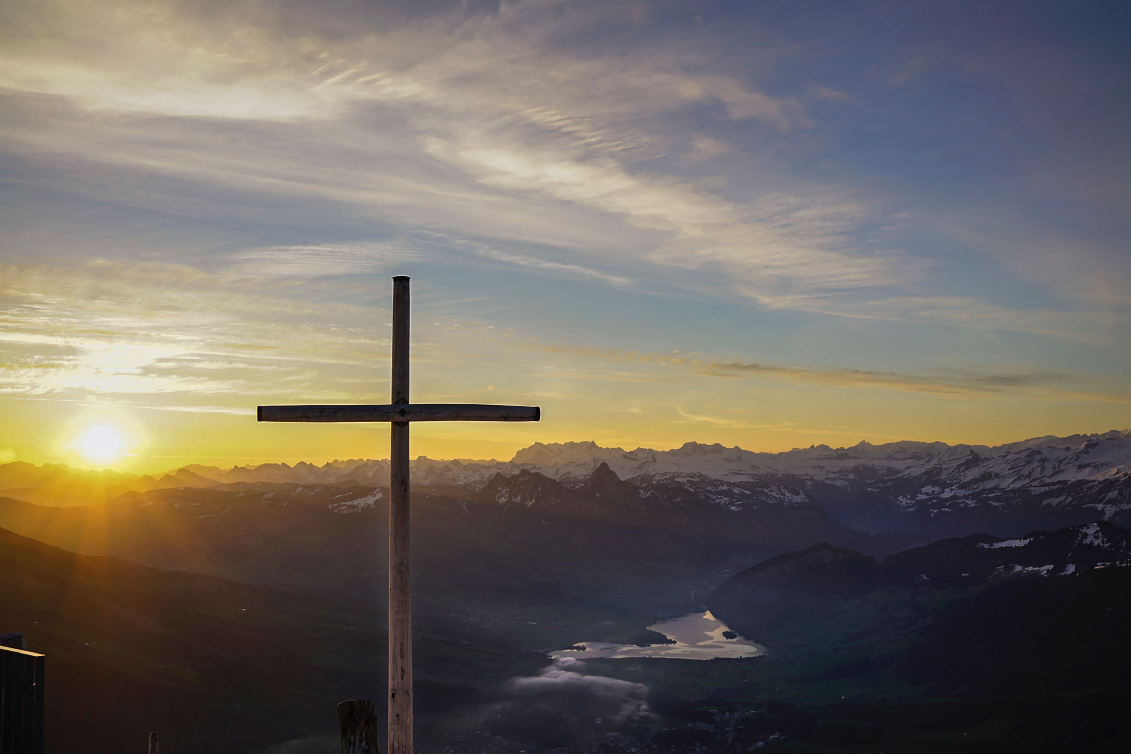Croce su montagna al tramonto, 3839x2560 2K, Monitor Gaming