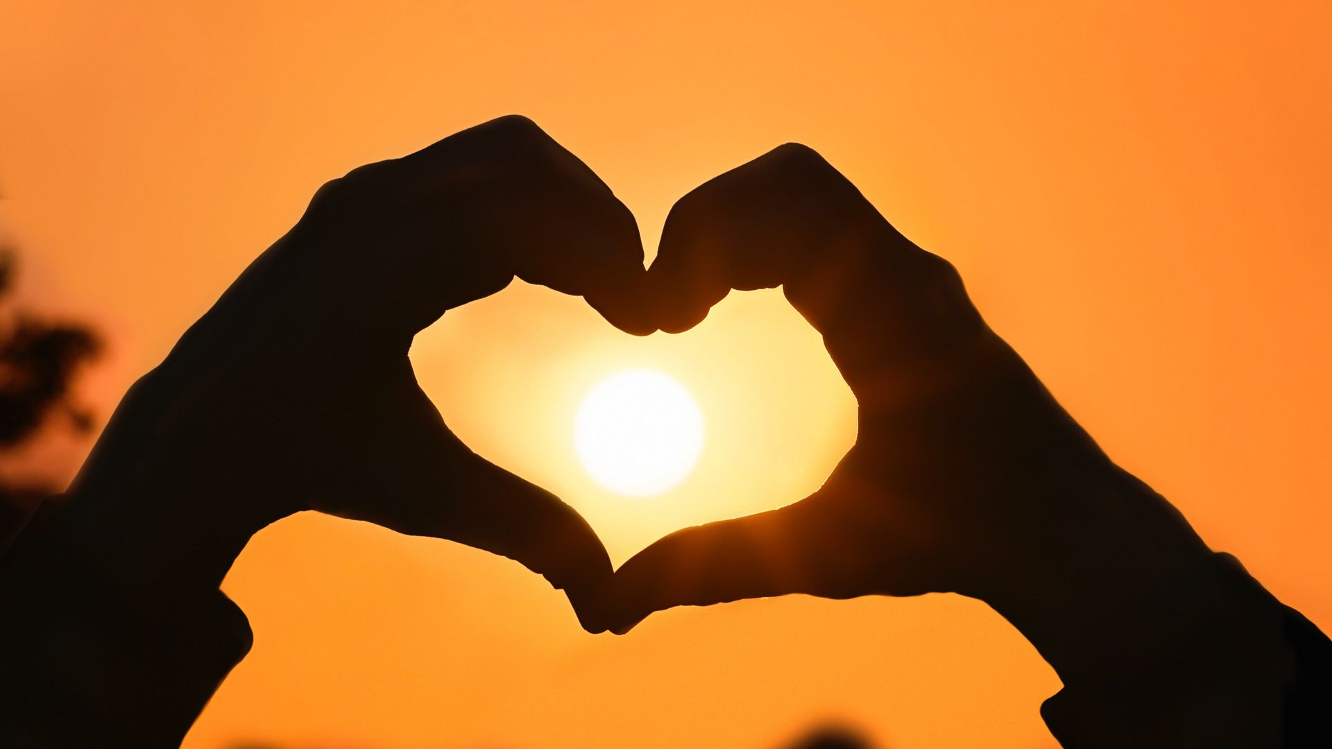 Mani a forma di cuore al tramonto, 1920x1080 1080p, PC Desktop