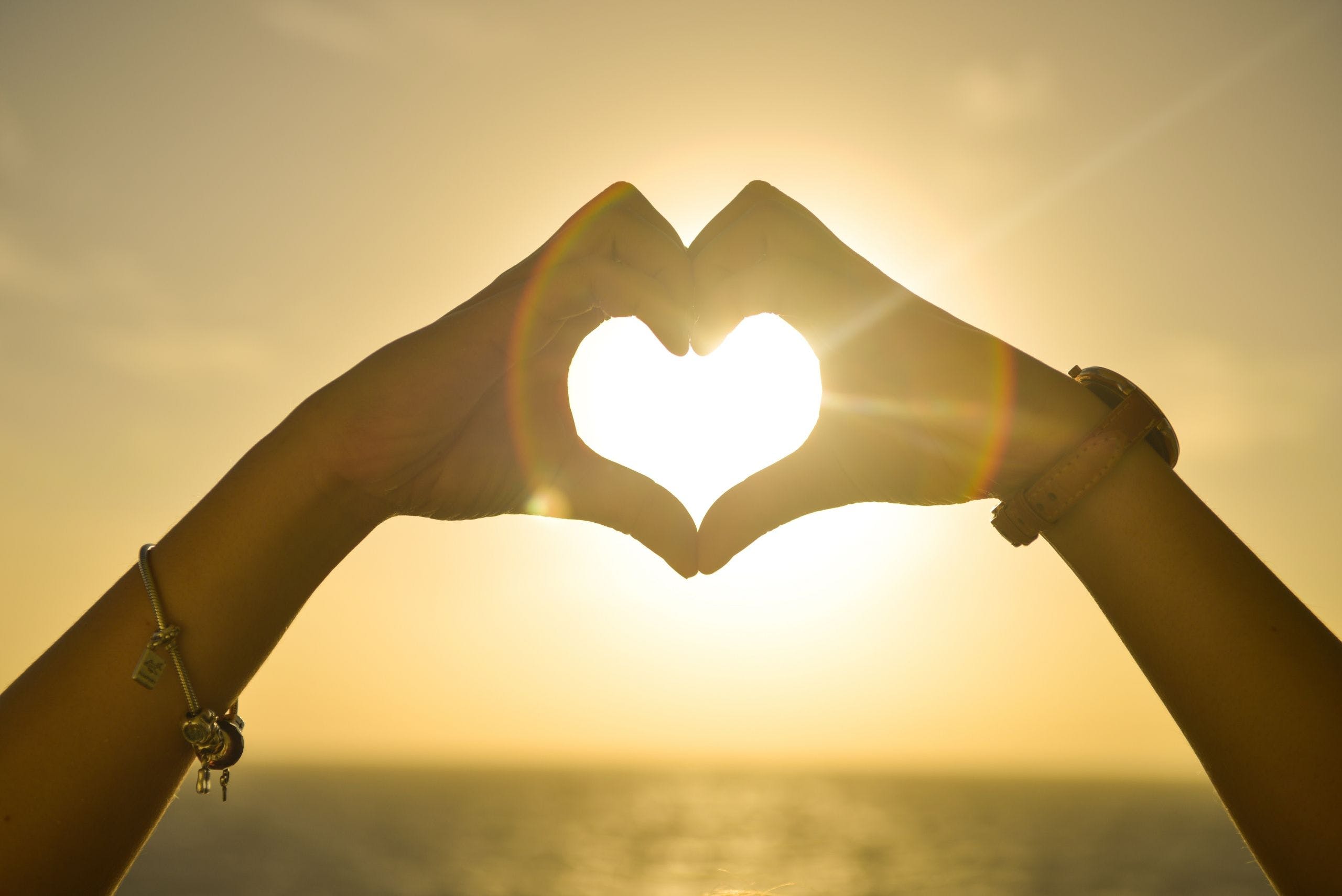 Mani a forma di cuore tramonto, 2560x1709 WQXGA, Laptop